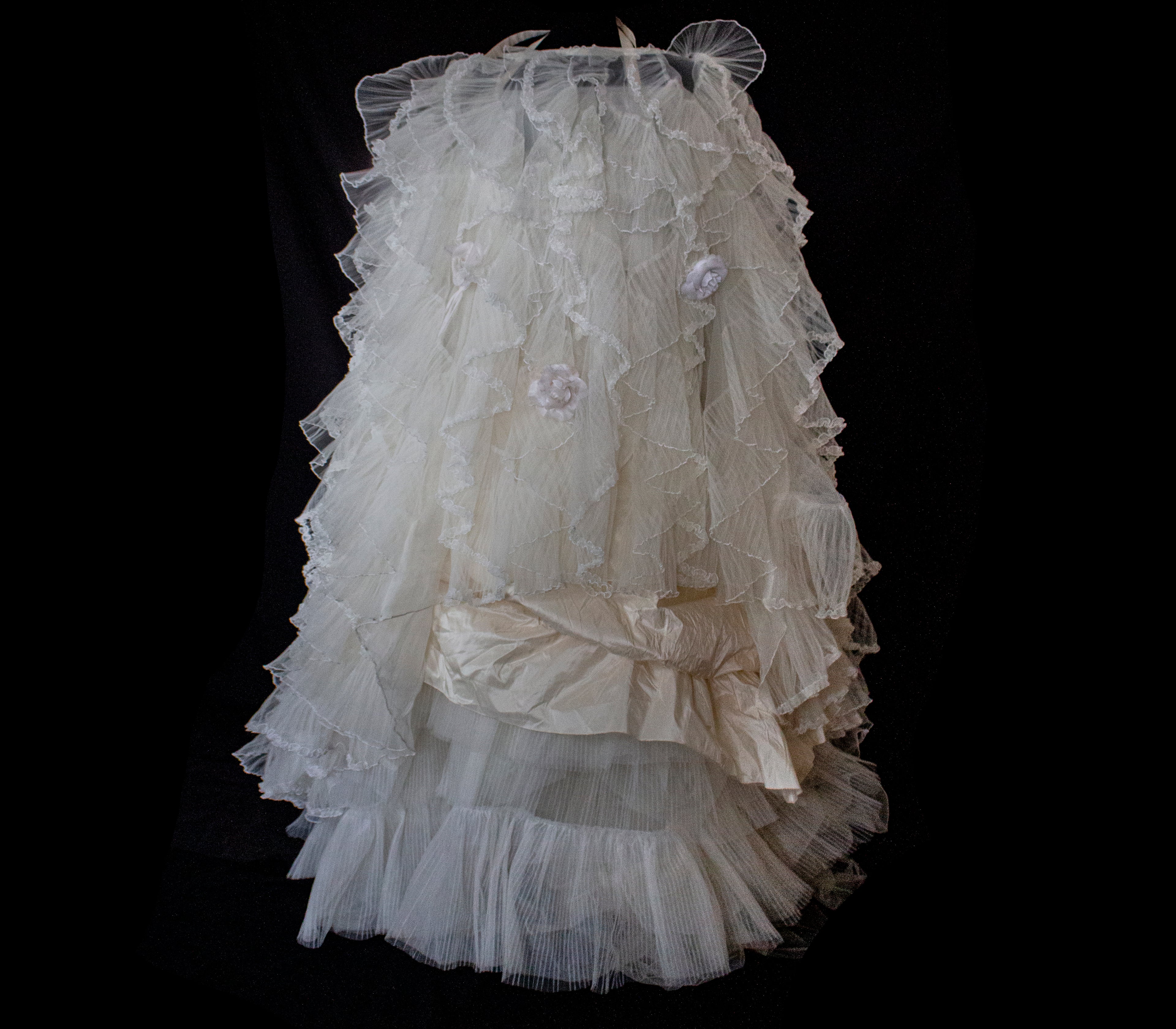 335 - ROMANTIC CREAM SILK TAFFETA VINTAGE WEDDING DRESS: UNIQUE 3-PIECE BALL GOWN WITH RUFFLED CLOUD CAPE - Vague atelier