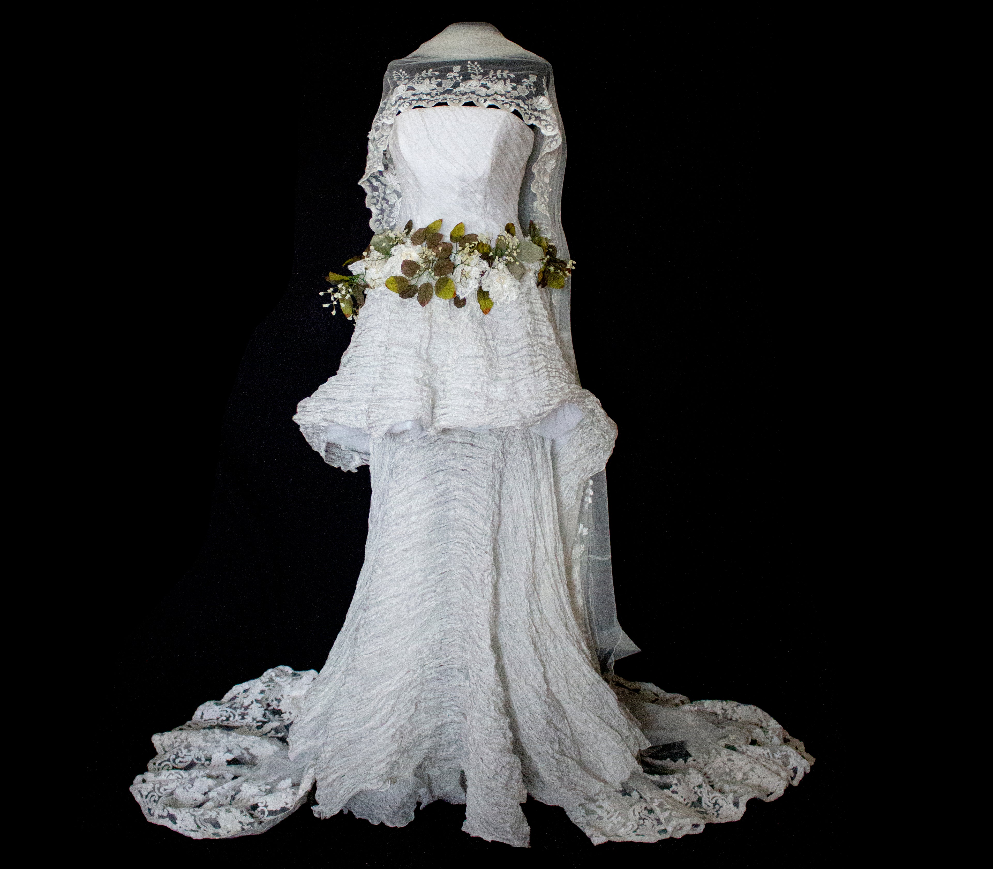 324 - PEARL GREY VINTAGE WEDDING DRESS: A ROMANTIC & UNIQUE BUCOLIC MASTERPIECE - Vague atelier