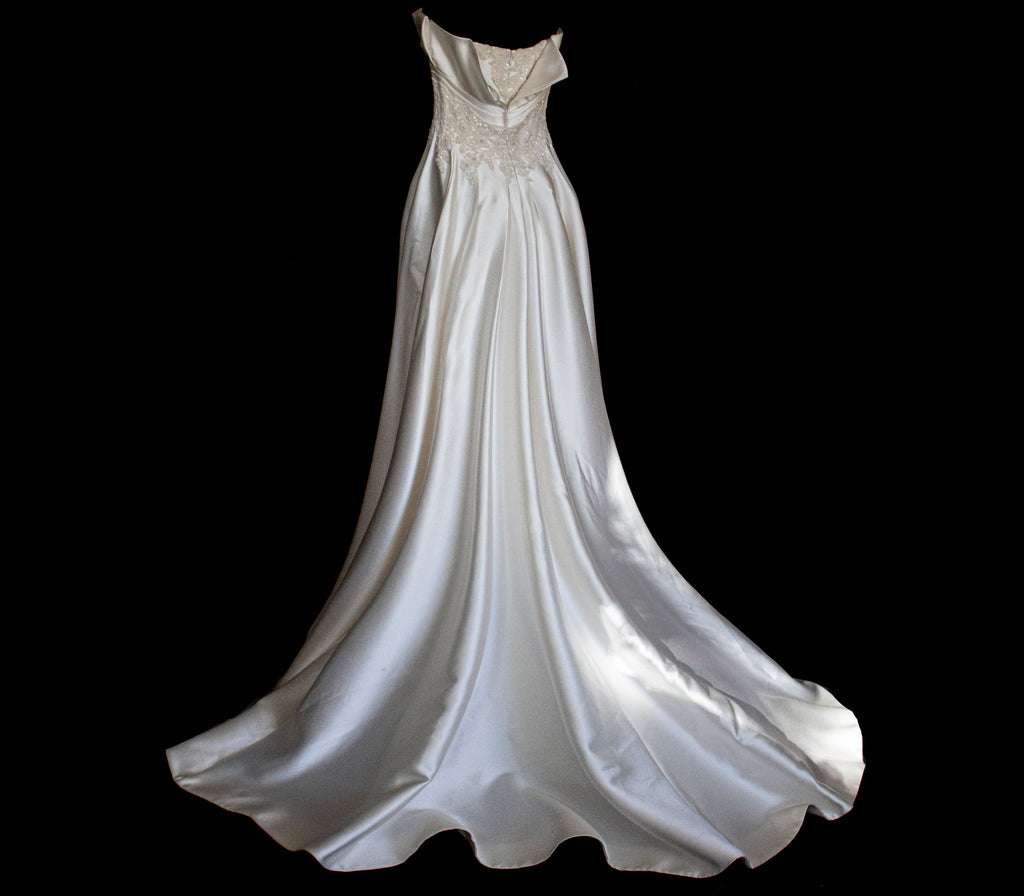 316 - STRAPLESS SILK MIKADO WEDDING DRESS: STRUCTURED A-LINE GOWN WITH HEART NECKLINE & TRAIN - Vague atelier