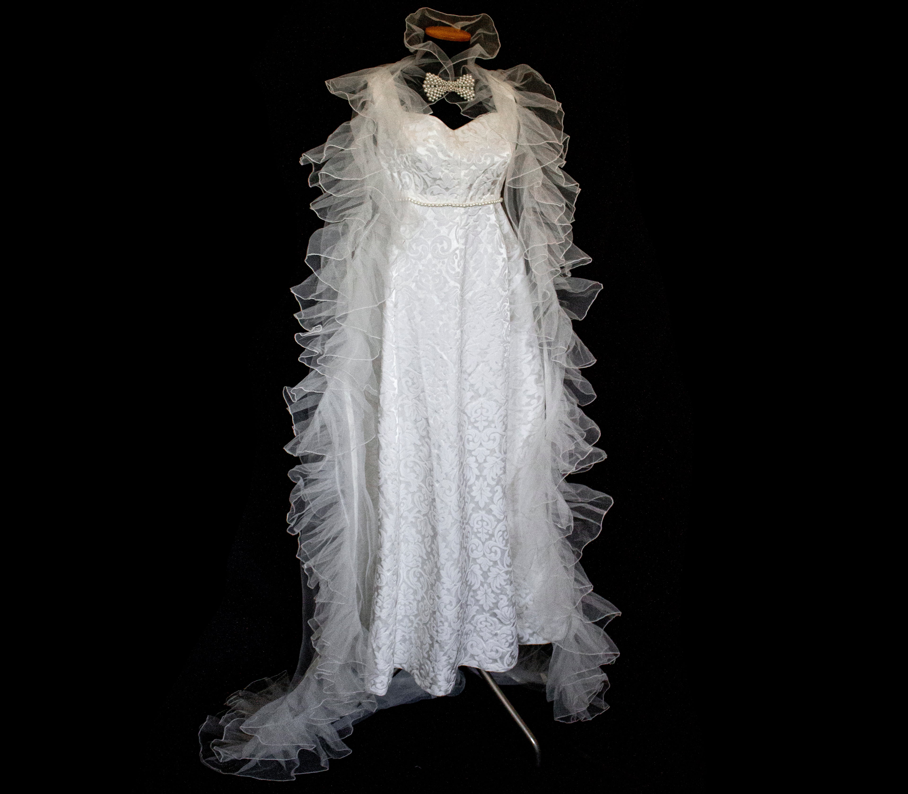 299 - AUTHENTIC 1960S VINTAGE DAMASK BRIDAL DRESS: BON TON ANKLE-LENGTH SHEATH WITH RUFFLED TULLE CAPE