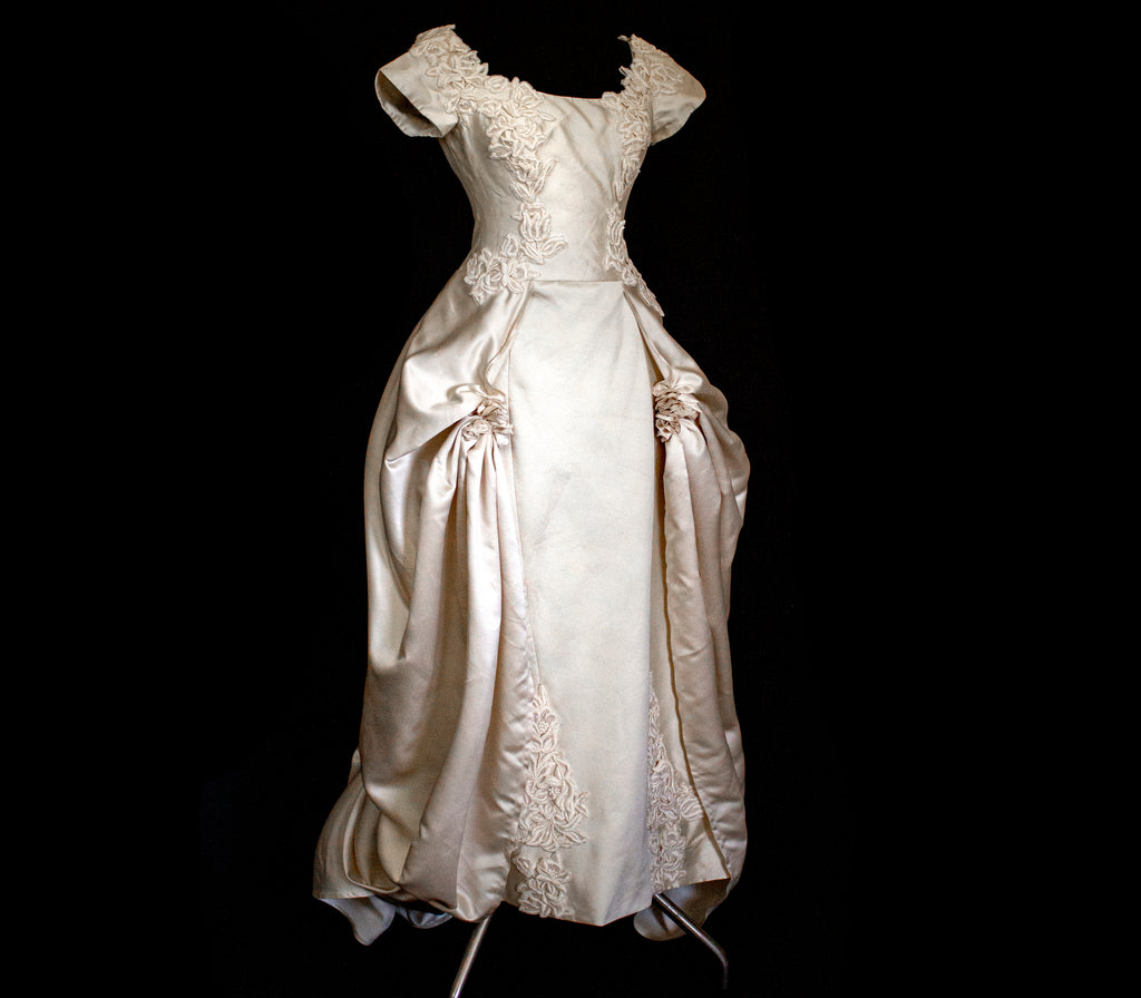 355 - VINTAGE 90s SILK COLUMN WEDDING DRESS: CREAM GOWN WITH GOLD SATIN DRAPED TRAIN & EMBROIDERED ROSES - Vague atelier