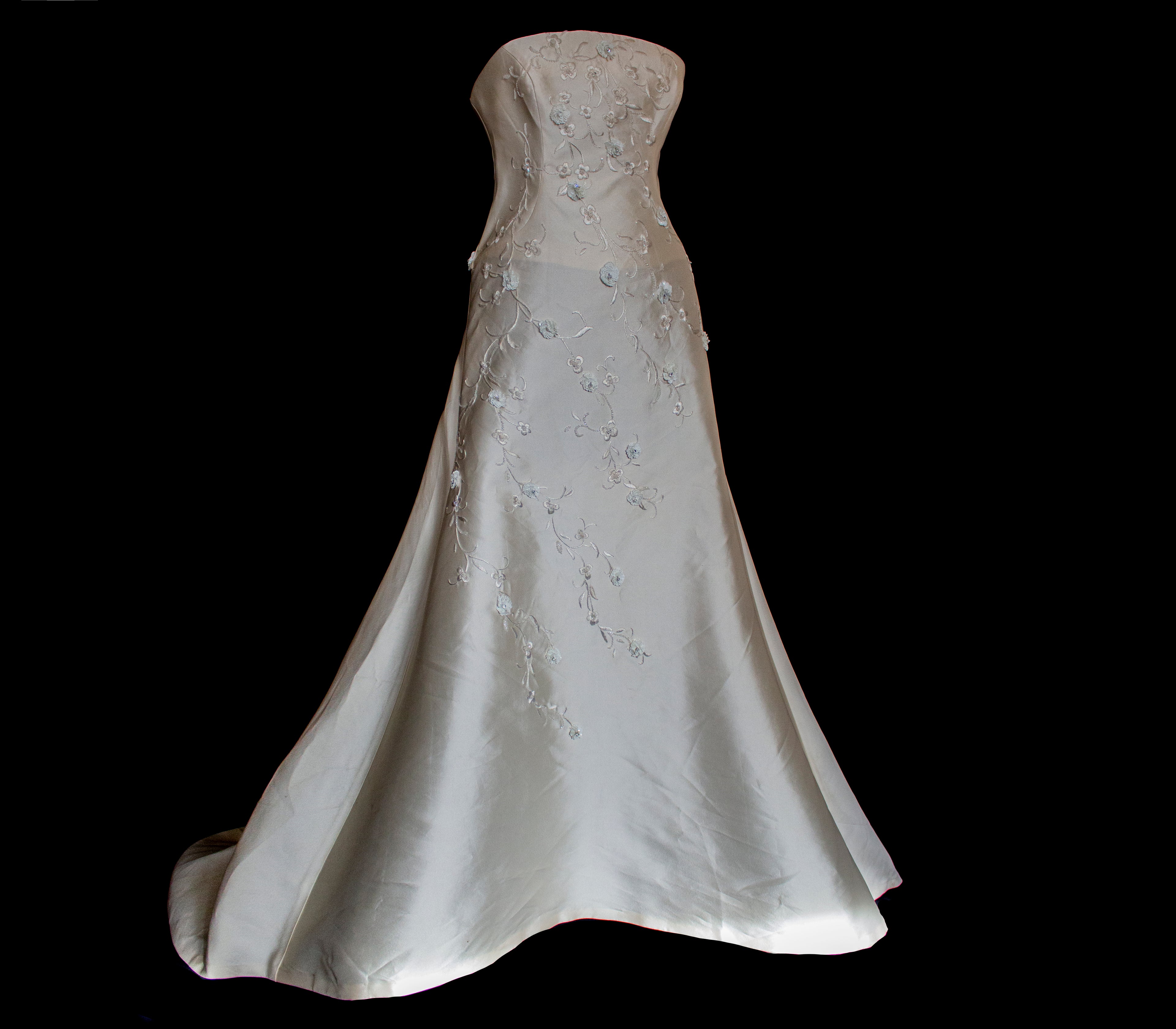327 - MINIMALIST VINTAGE SILK MIKADO SHEATH: ICE JEWEL EMBROIDERY & FLOWY LONG TRAIN - Vague atelier