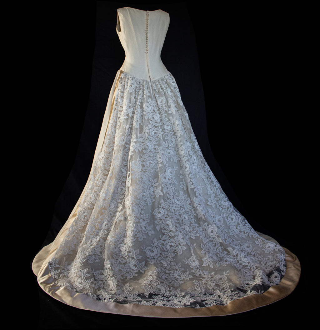 137 - VINTAGE LORENZO RIVA DESIGNER SIGNED WEDDING DRESS: PRECIOUS SILK & LACE TRAIN GOWN - 1950S 1960S ARCHIVAL COUTURE