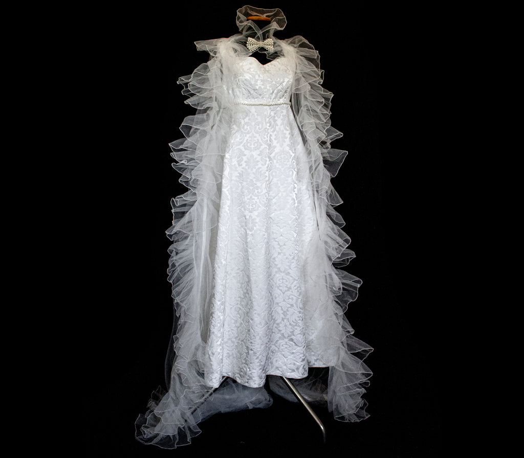 299 - AUTHENTIC 1960S VINTAGE DAMASK BRIDAL DRESS: BON TON ANKLE-LENGTH SHEATH WITH RUFFLED TULLE CAPE - Vague atelier