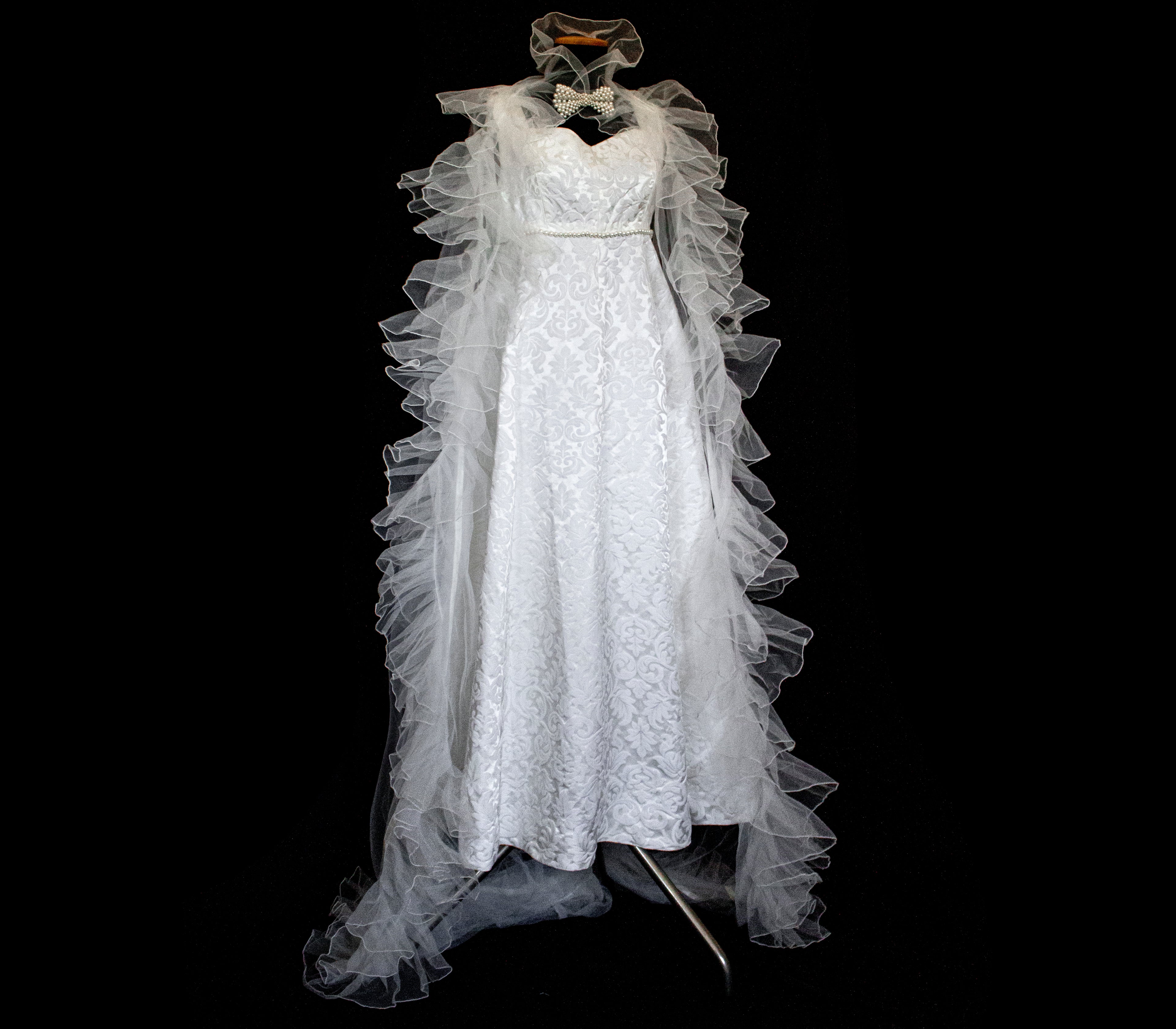 299 - AUTHENTIC 1960S VINTAGE DAMASK BRIDAL DRESS: BON TON ANKLE-LENGTH SHEATH WITH RUFFLED TULLE CAPE