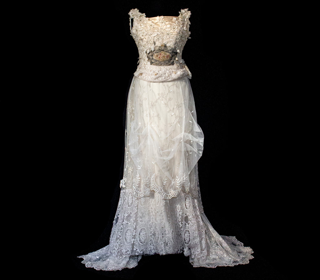 343 - UNIQUE UPCYCLED LACE WEDDING DRESS: VINTAGE BOHO BRIDAL GOWN, 50S 70S SILK EMBROIDERY, GOLD & SILVER LUXURY SUSTAINABLE WEDDING DRESS - Vague atelier