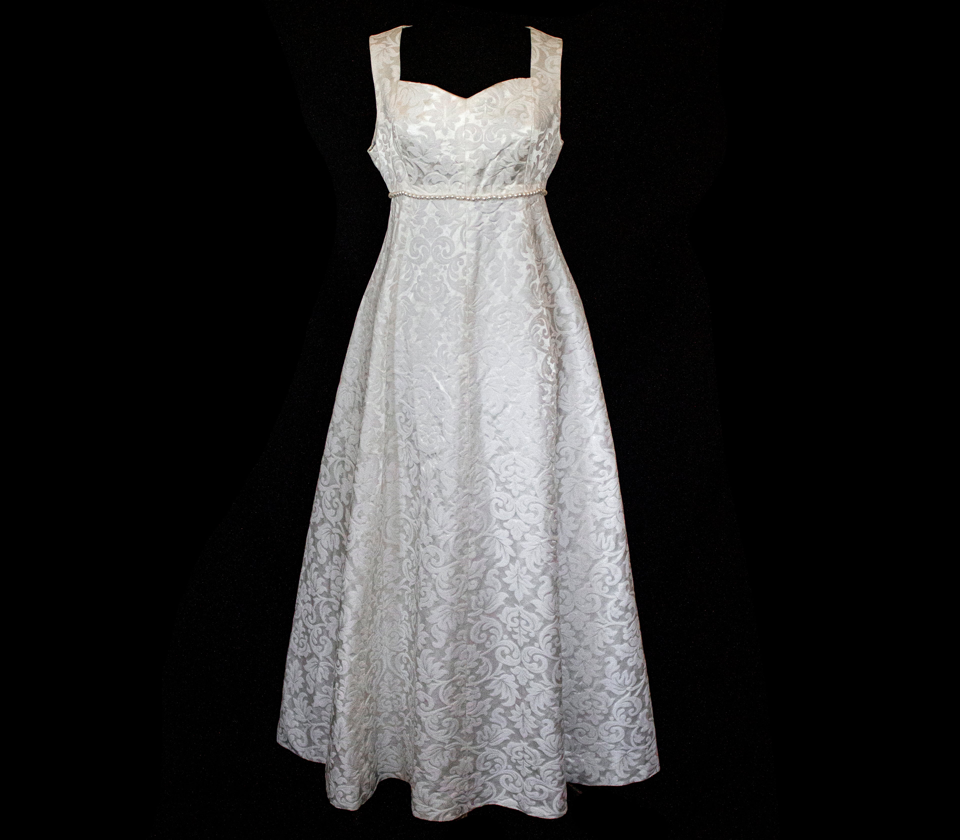 299 - AUTHENTIC 1960S VINTAGE DAMASK BRIDAL DRESS: BON TON ANKLE-LENGTH SHEATH WITH RUFFLED TULLE CAPE