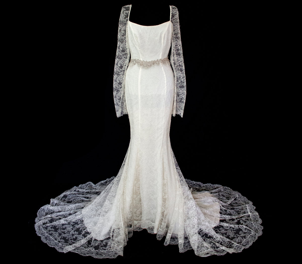 Vintage Chantilly Lace Mermaid Wedding Dress | Full Train Gown - 379