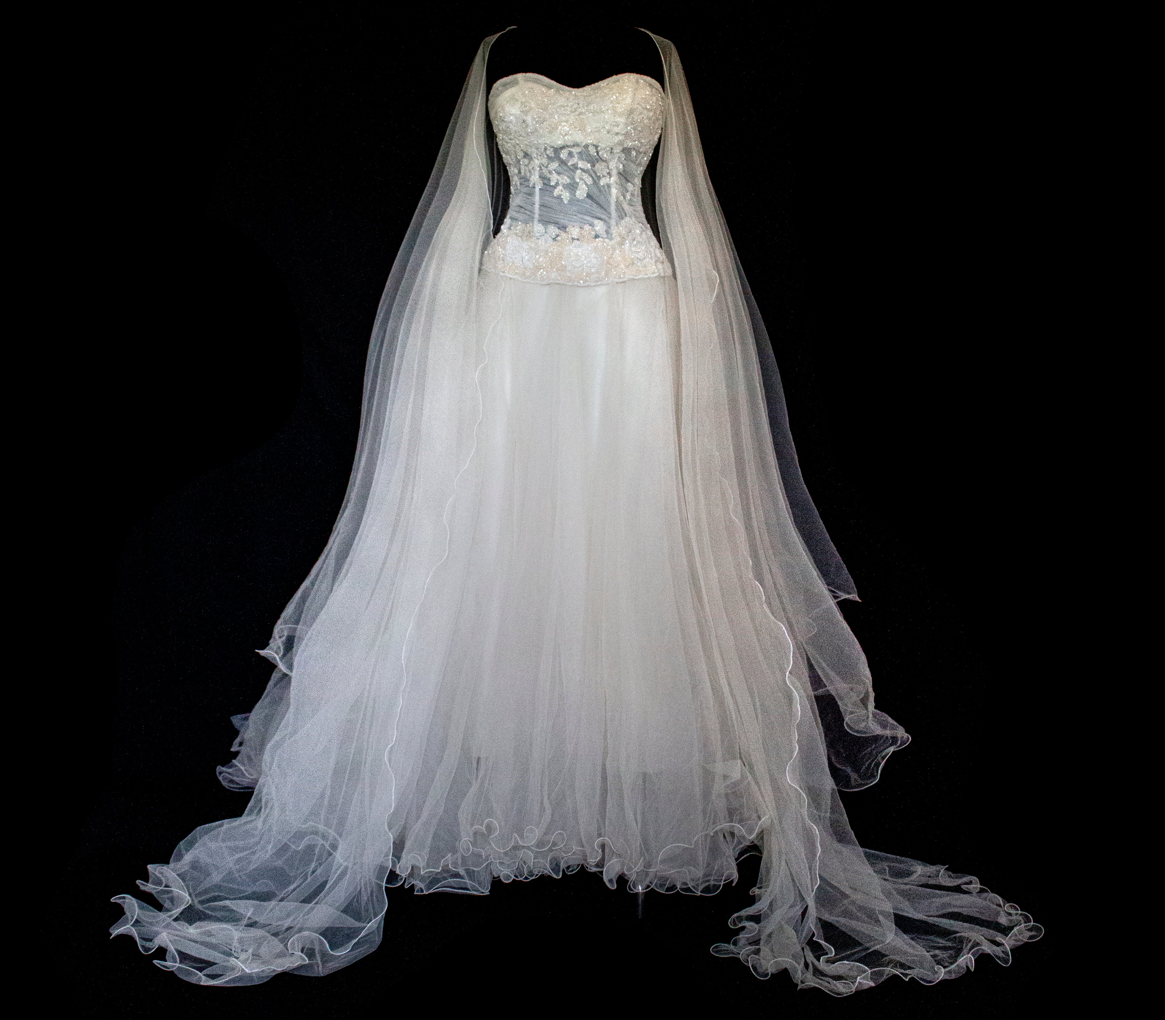 361 - VINTAGE PRINCESS WEDDING DRESS: ECRU SILK TULLE GOWN WITH EMBROIDERED STRAPLESS BODICE