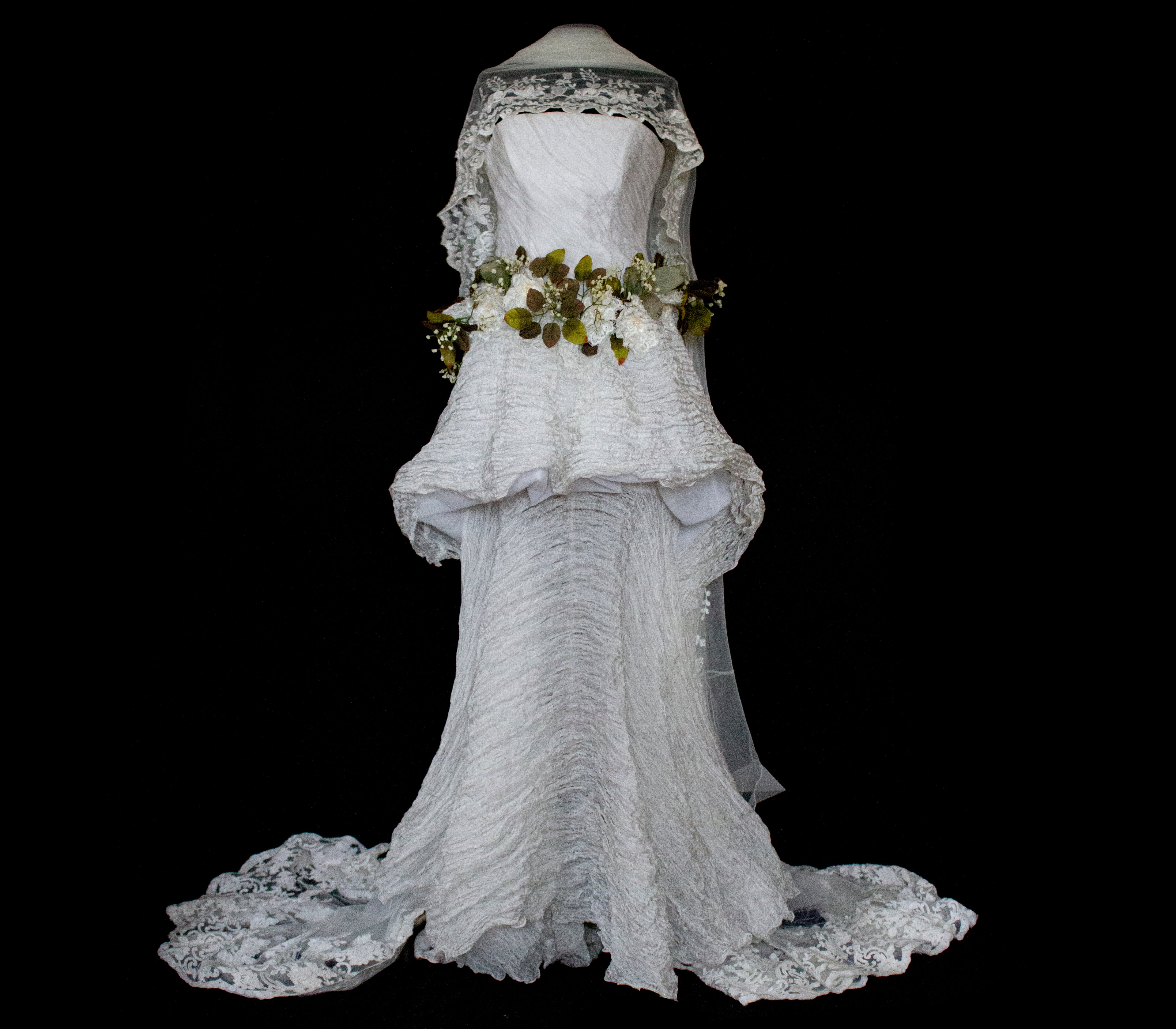 324 - PEARL GREY VINTAGE WEDDING DRESS: A ROMANTIC & UNIQUE BUCOLIC MASTERPIECE - Vague atelier