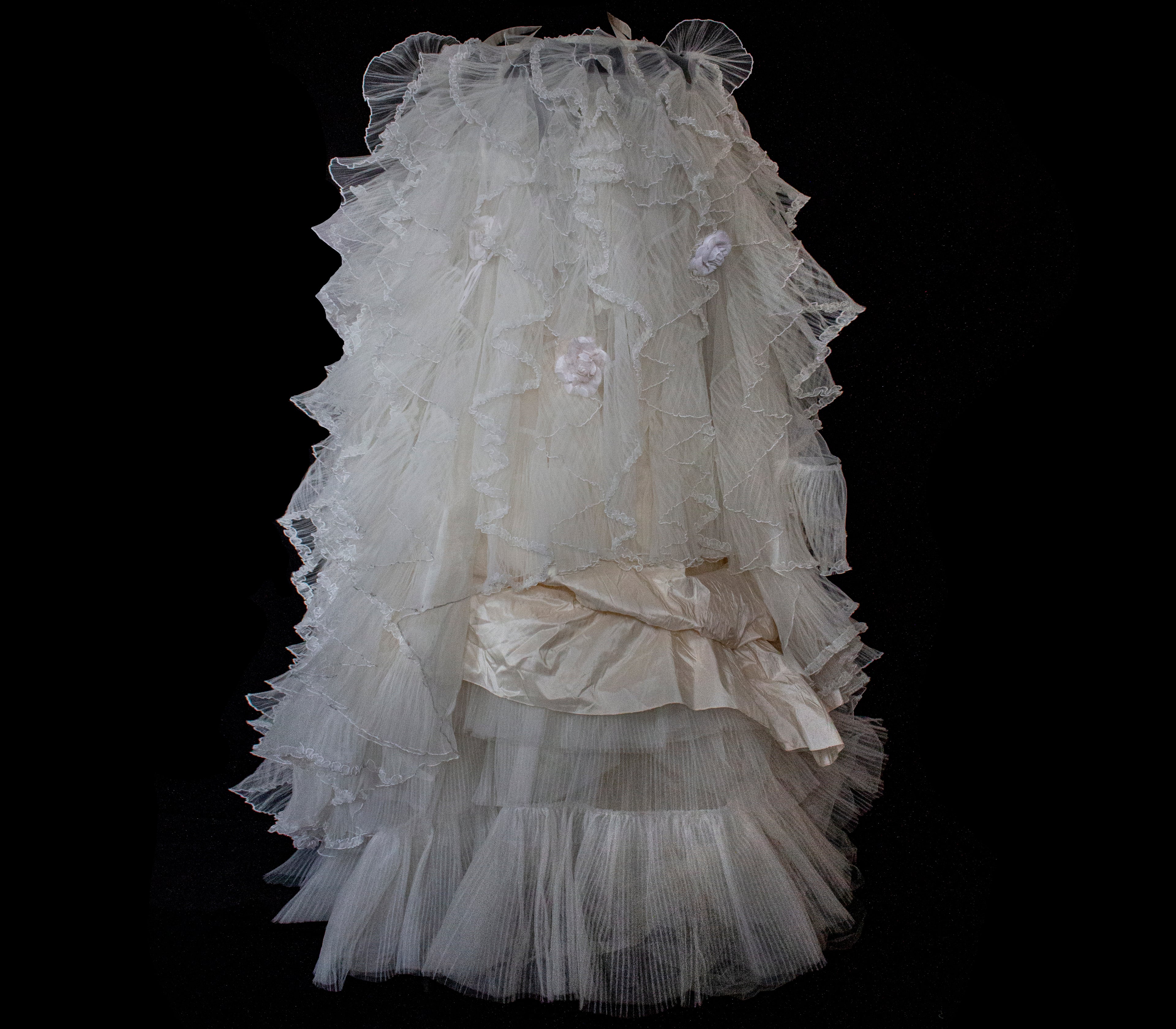 335 - ROMANTIC CREAM SILK TAFFETA VINTAGE WEDDING DRESS: UNIQUE 3-PIECE BALL GOWN WITH RUFFLED CLOUD CAPE - Vague atelier