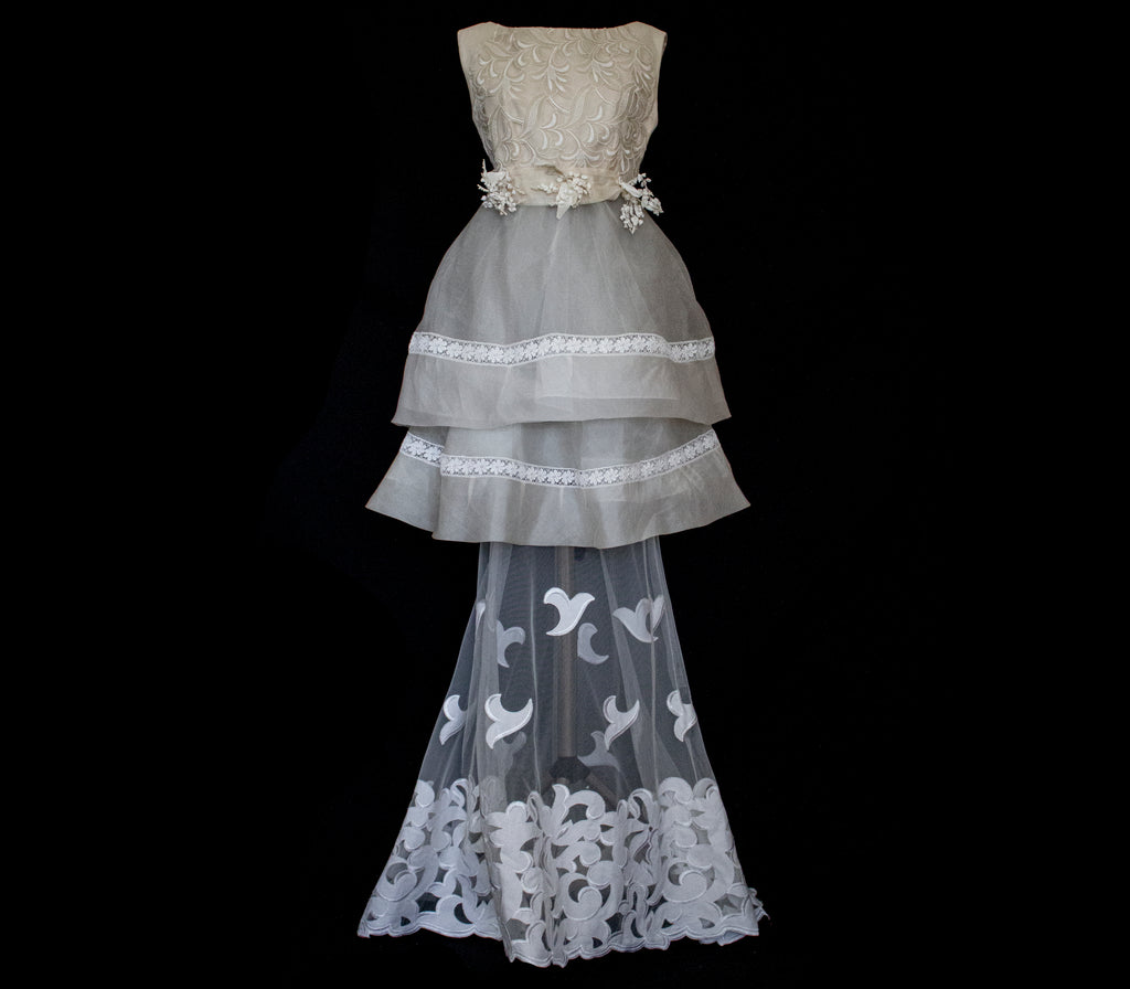 315 - UNIQUE MULTILAYER FLORAL BRIDAL GOWN: 1940S PEPLUM & UPCYCLED MULTI-ERA VINTAGE LACE DRESS - Vague atelier