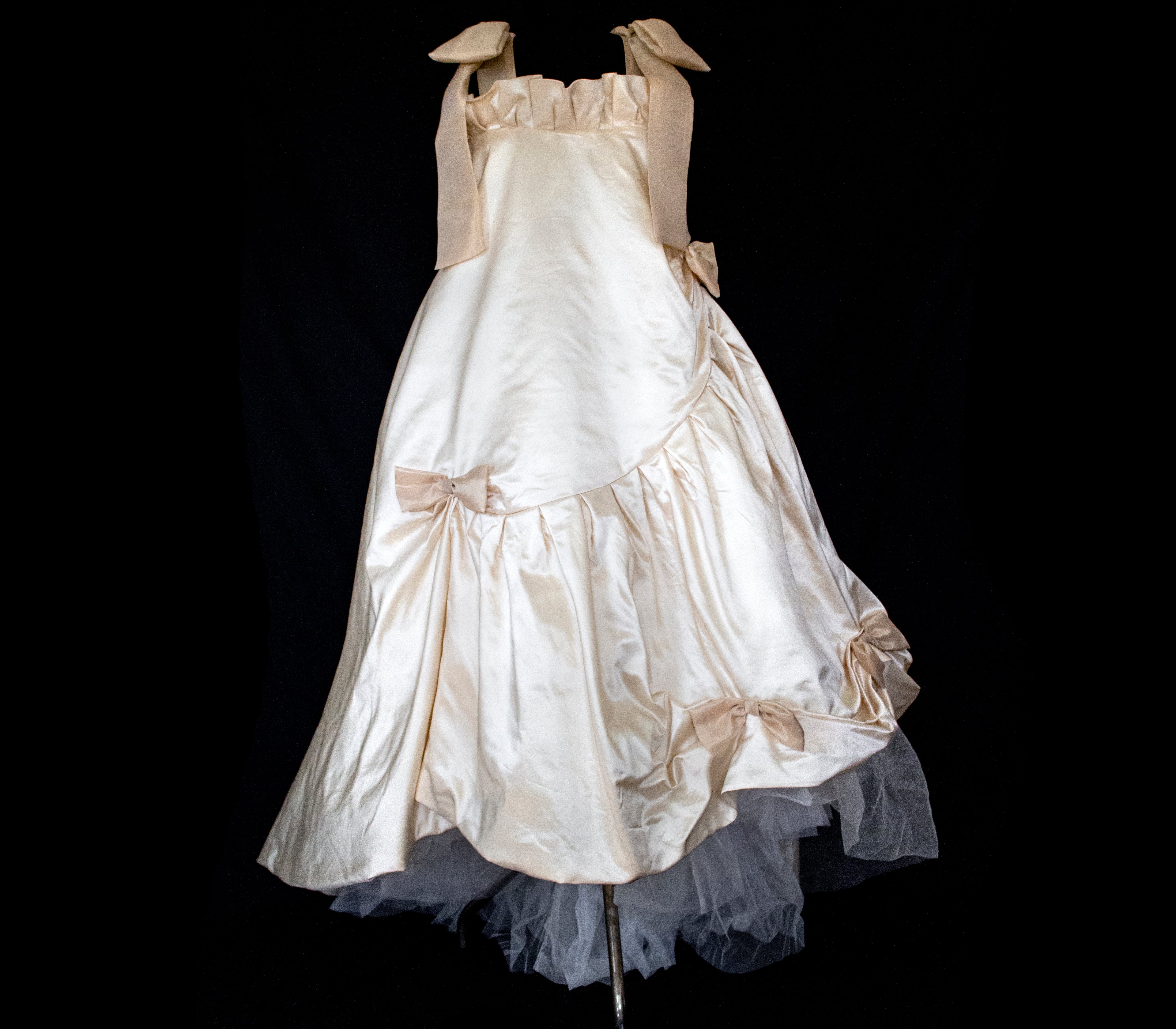354 - UNIQUE SILK TAFFETA TRAPEZE WEDDING DRESS: CREAM & CARAMEL GOWN WITH MAXI ORGANZA BOWS, OPEN BACK & RUFFLES - Vague atelier