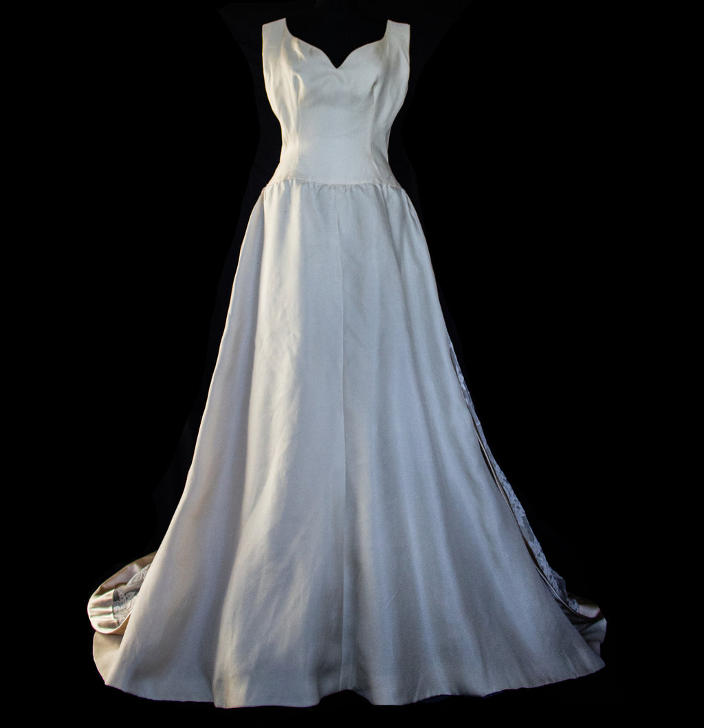 137 - VINTAGE LORENZO RIVA DESIGNER SIGNED WEDDING DRESS: PRECIOUS SILK & LACE TRAIN GOWN - 1950S 1960S ARCHIVAL COUTURE