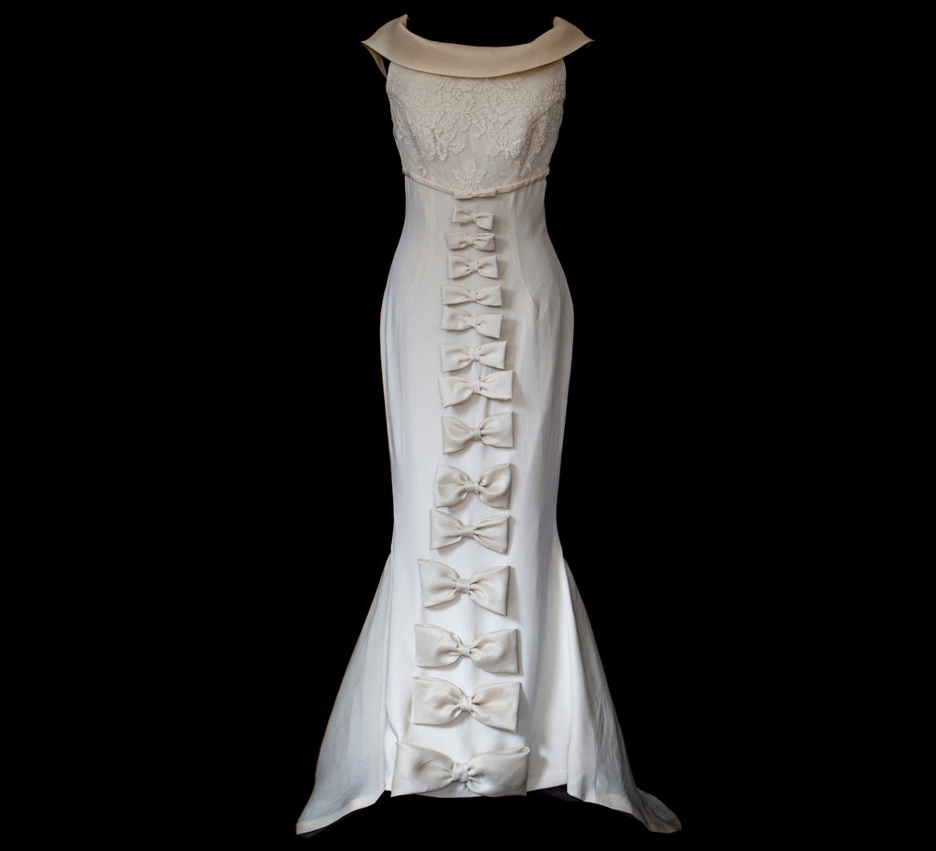 273 - CHIC VINTAGE PURE SILK BRIDAL MERMAID GOWN: LACE BODICE & VERTICAL MAXI BOWS - Vague atelier