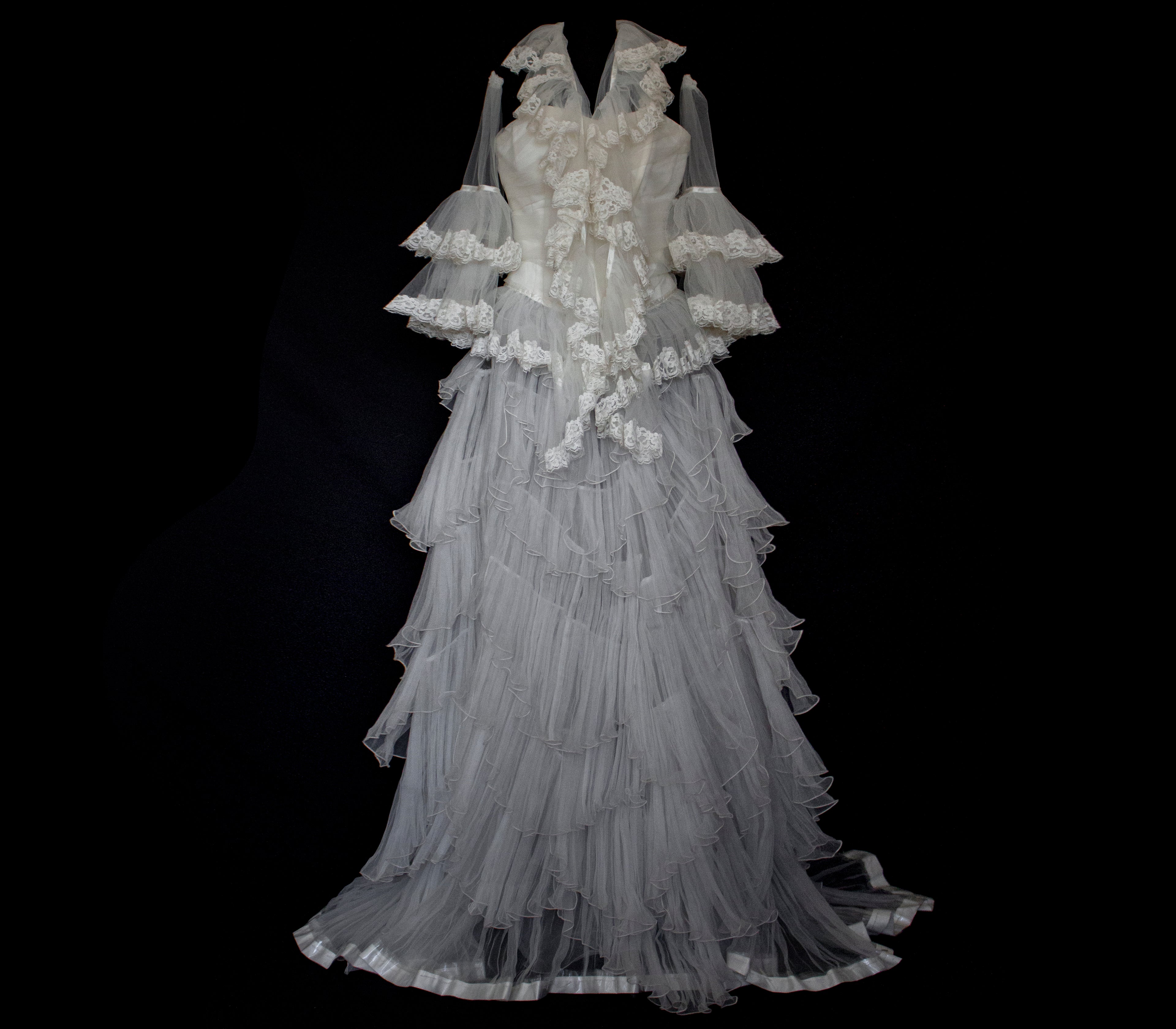 317 - MODULAR VINTAGE BOHO BRIDAL SET: DETACHABLE LACE TOP & SLEEVES WITH SCENOGRAPHIC PLEATED "WING" SKIRT