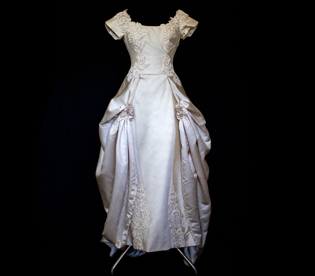 355 - VINTAGE 90s SILK COLUMN WEDDING DRESS: CREAM GOWN WITH GOLD SATIN DRAPED TRAIN & EMBROIDERED ROSES - Vague atelier