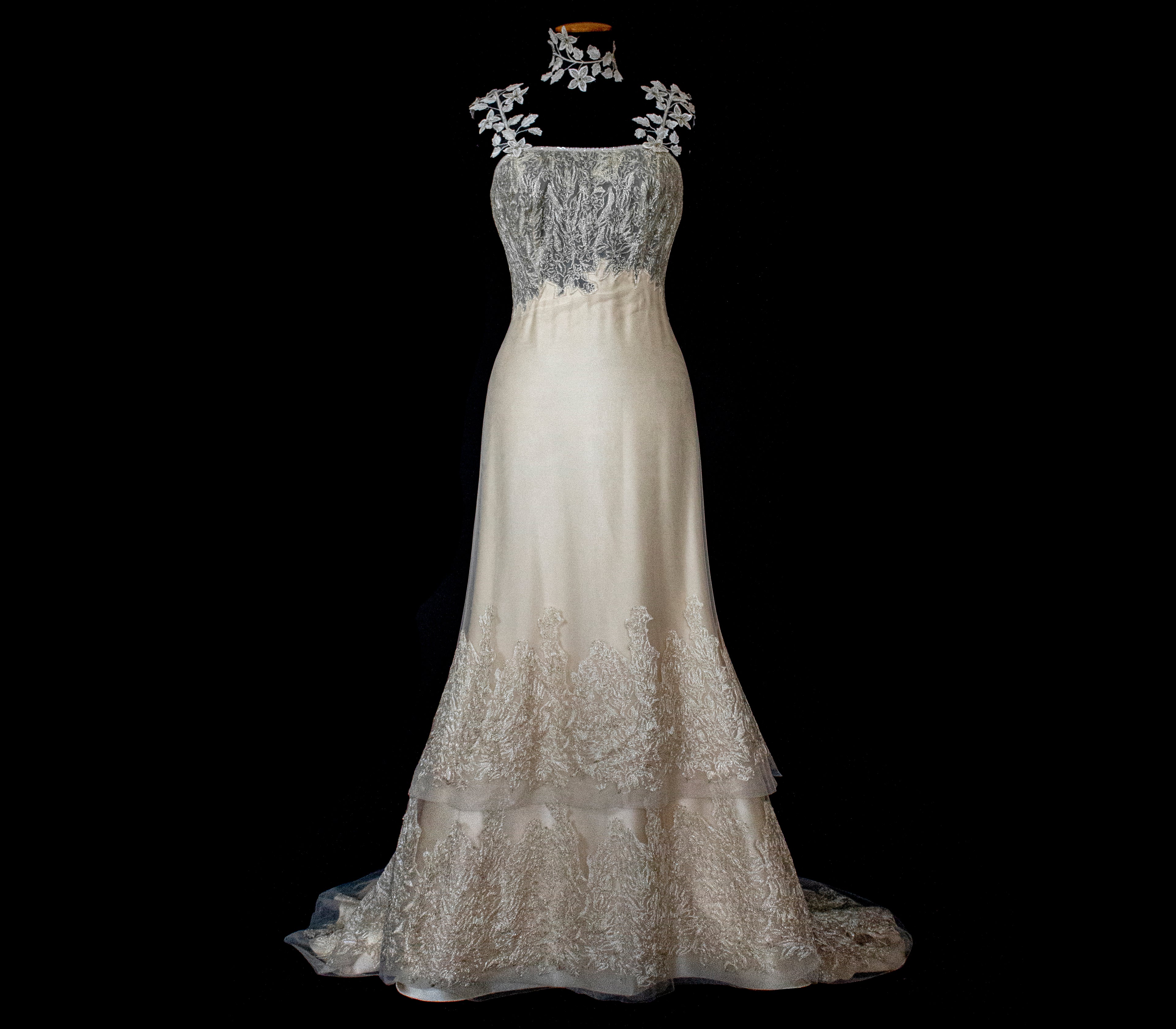 332 - GOLDEN SILK TULLE VINTAGE WEDDING DRESS: UNIQUE A-LINE SLIP GOWN WITH FLORAL DETAILS & TRAIN - Vague atelier