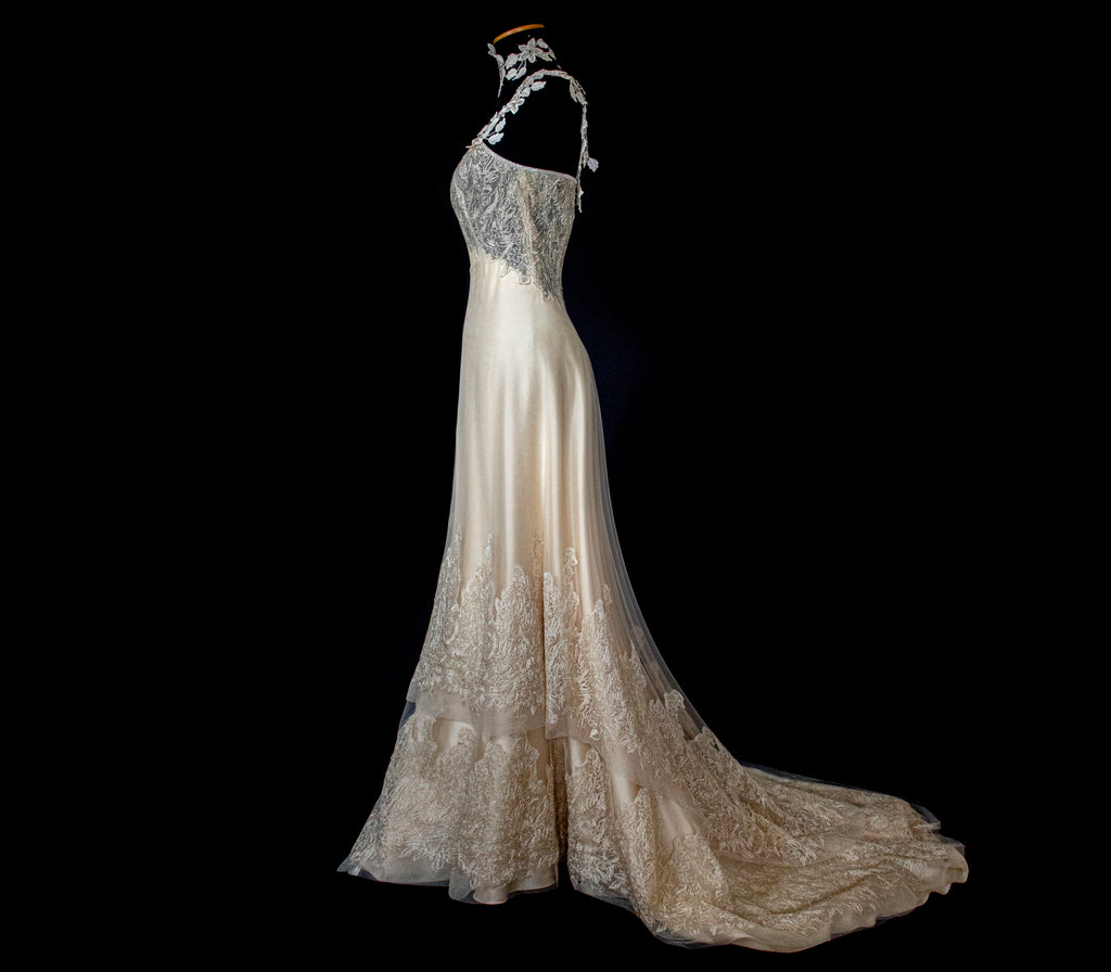332 - GOLDEN SILK TULLE VINTAGE WEDDING DRESS: UNIQUE A-LINE SLIP GOWN WITH FLORAL DETAILS & TRAIN - Vague atelier