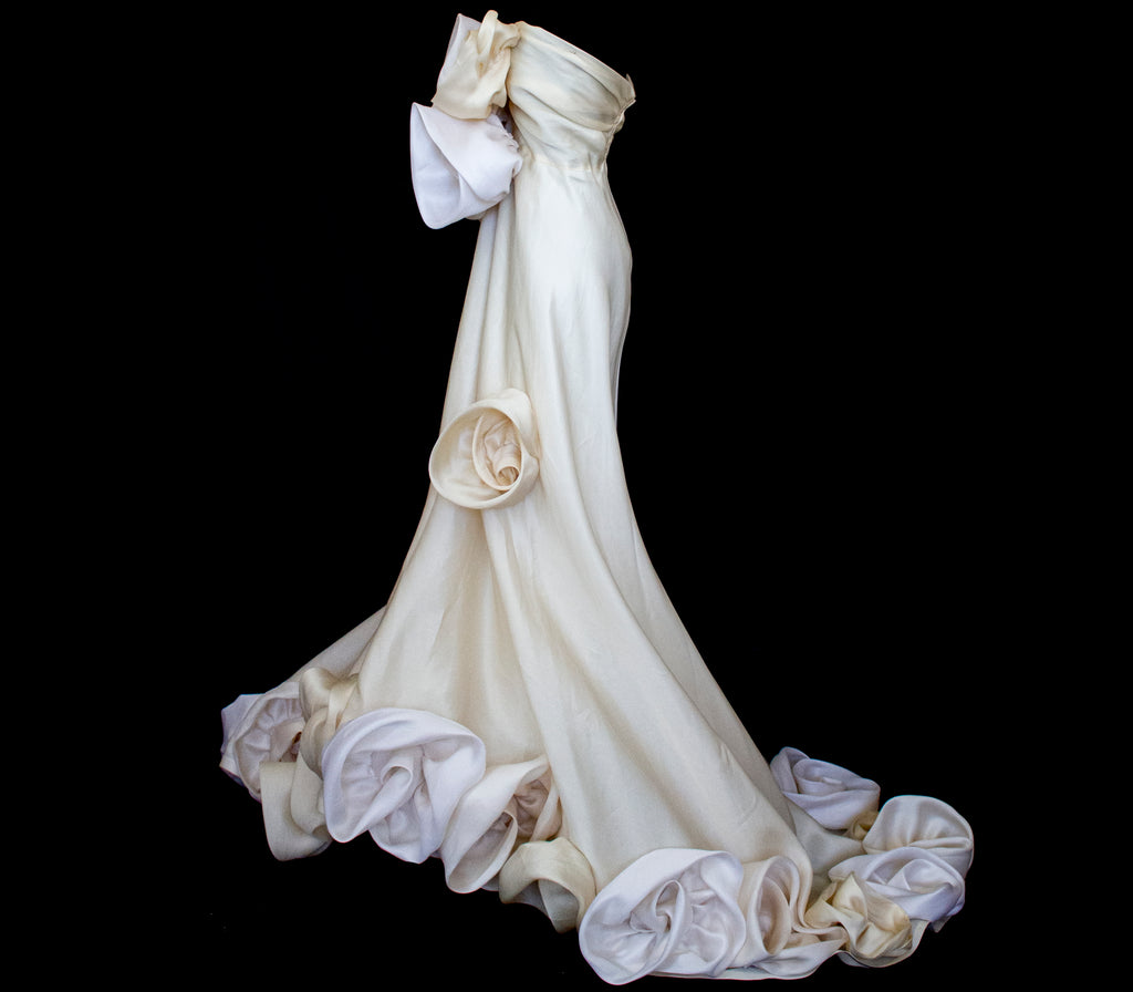 318 - COUTURE SILK ORGANZA BRIDAL GOWN: HANDMADE 3D MAXI FLOWERS & VINTAGE FLORAL TRAIN - Vague atelier