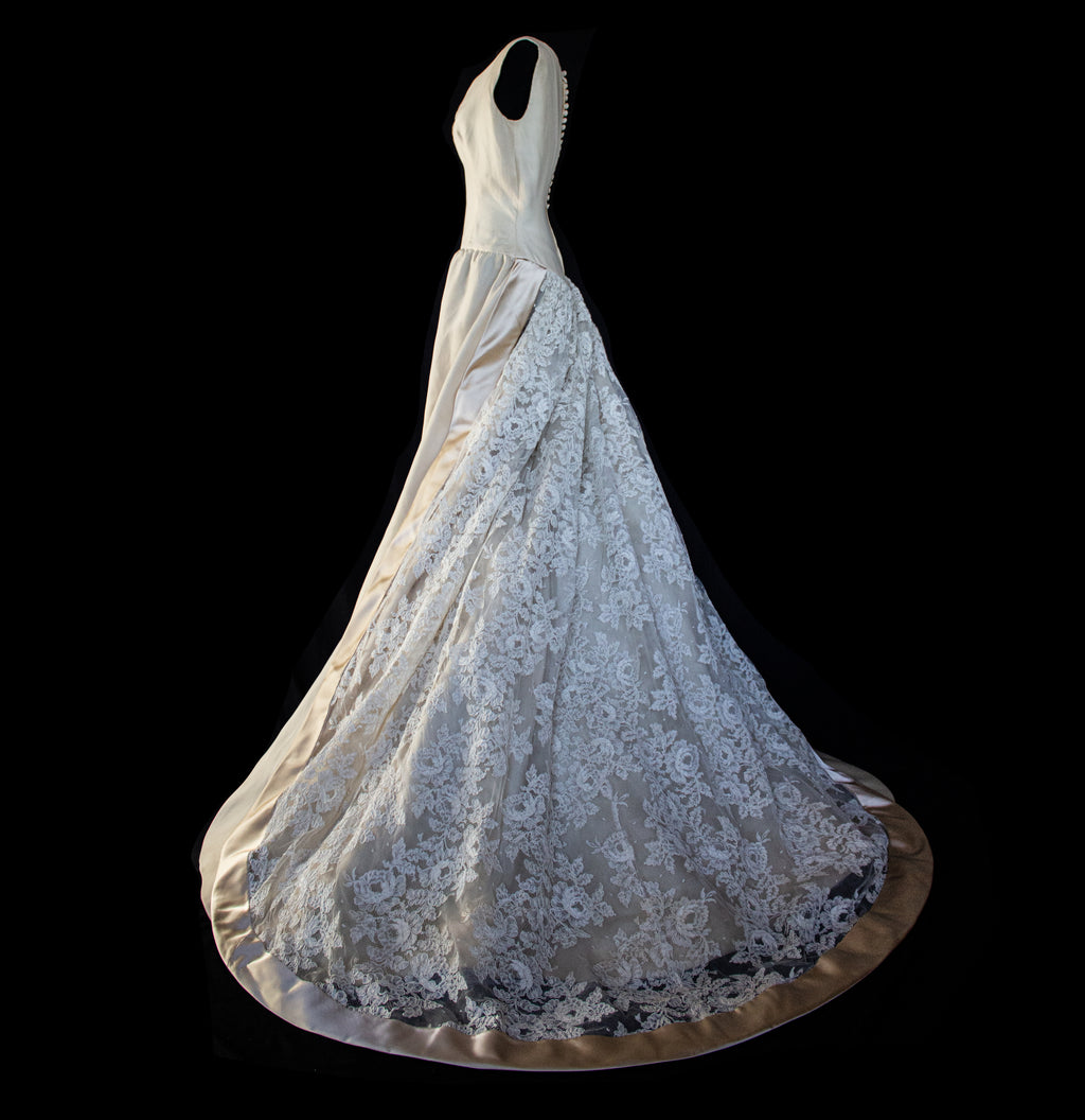 137 - VINTAGE LORENZO RIVA DESIGNER SIGNED WEDDING DRESS: PRECIOUS SILK & LACE TRAIN GOWN - 1950S 1960S ARCHIVAL COUTURE