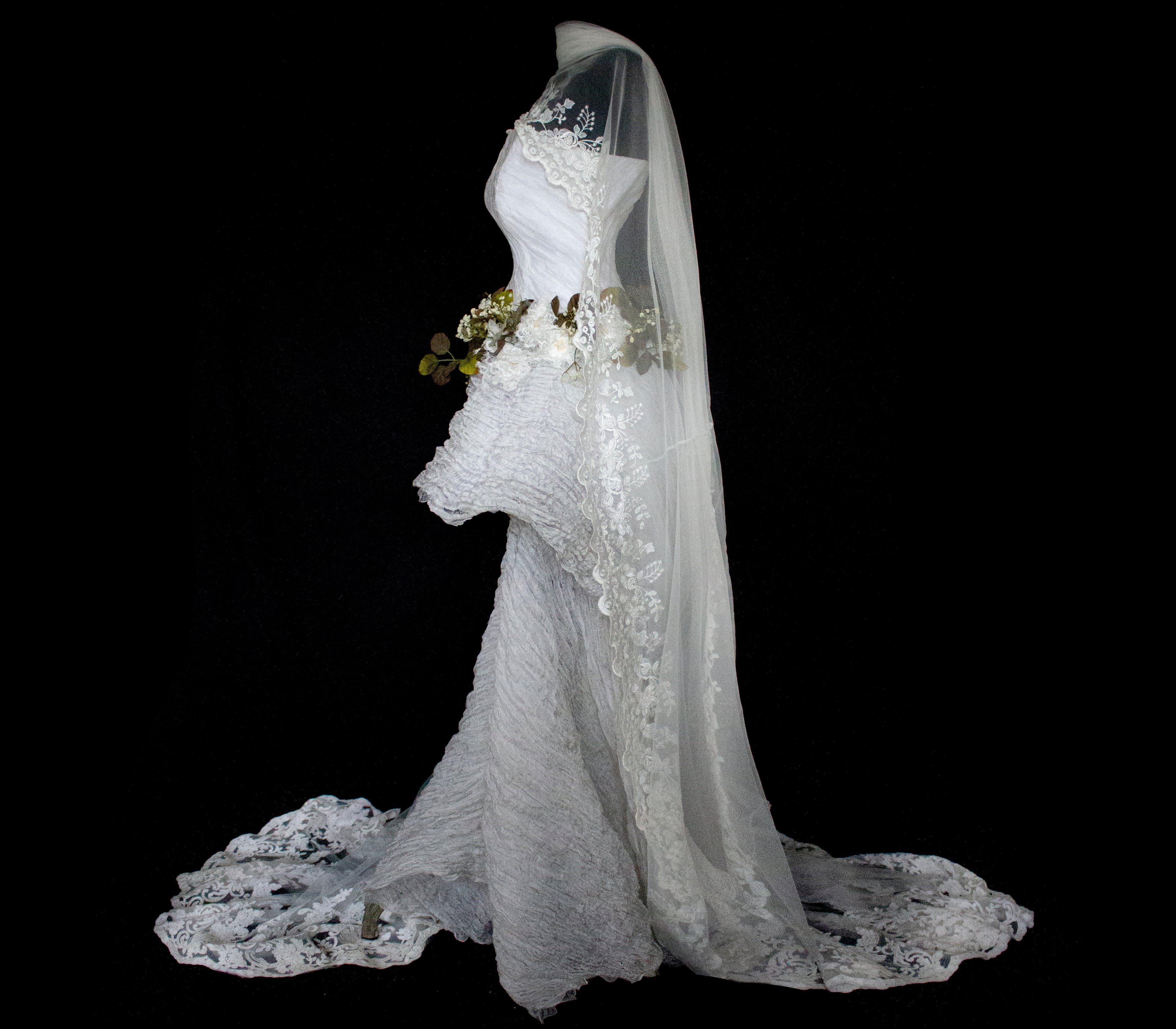 324 - PEARL GREY VINTAGE WEDDING DRESS: A ROMANTIC & UNIQUE BUCOLIC MASTERPIECE - Vague atelier
