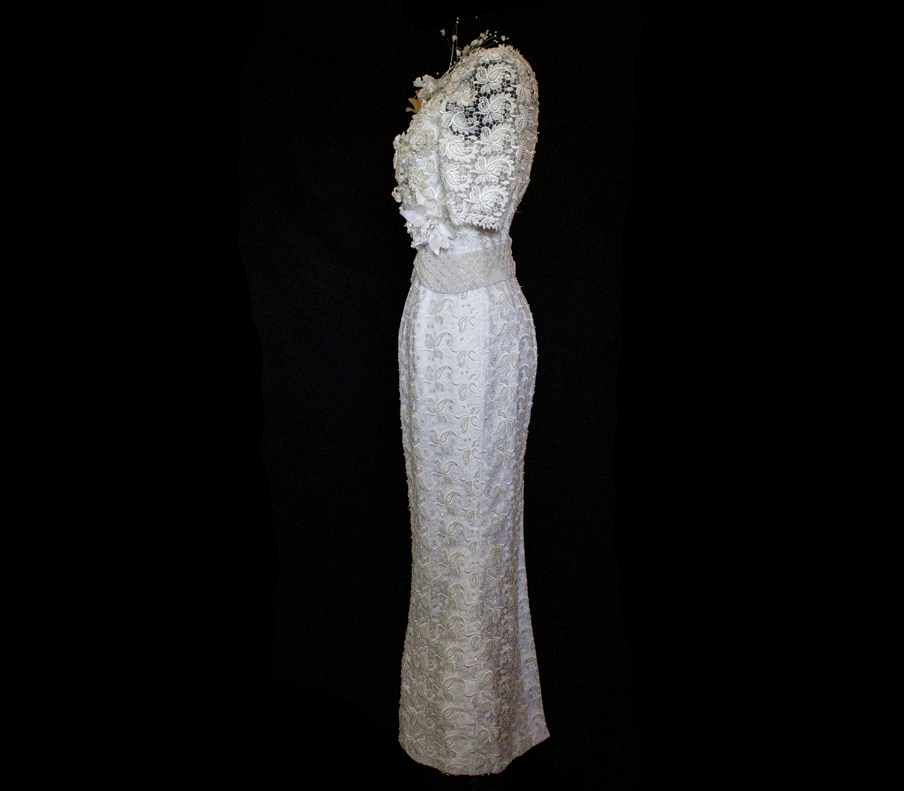359 - VINTAGE 80s BEADED LACE SHEATH DRESS: WHITE & GOLD WEDDING GOWN WITH 3D FLORAL DETAILS