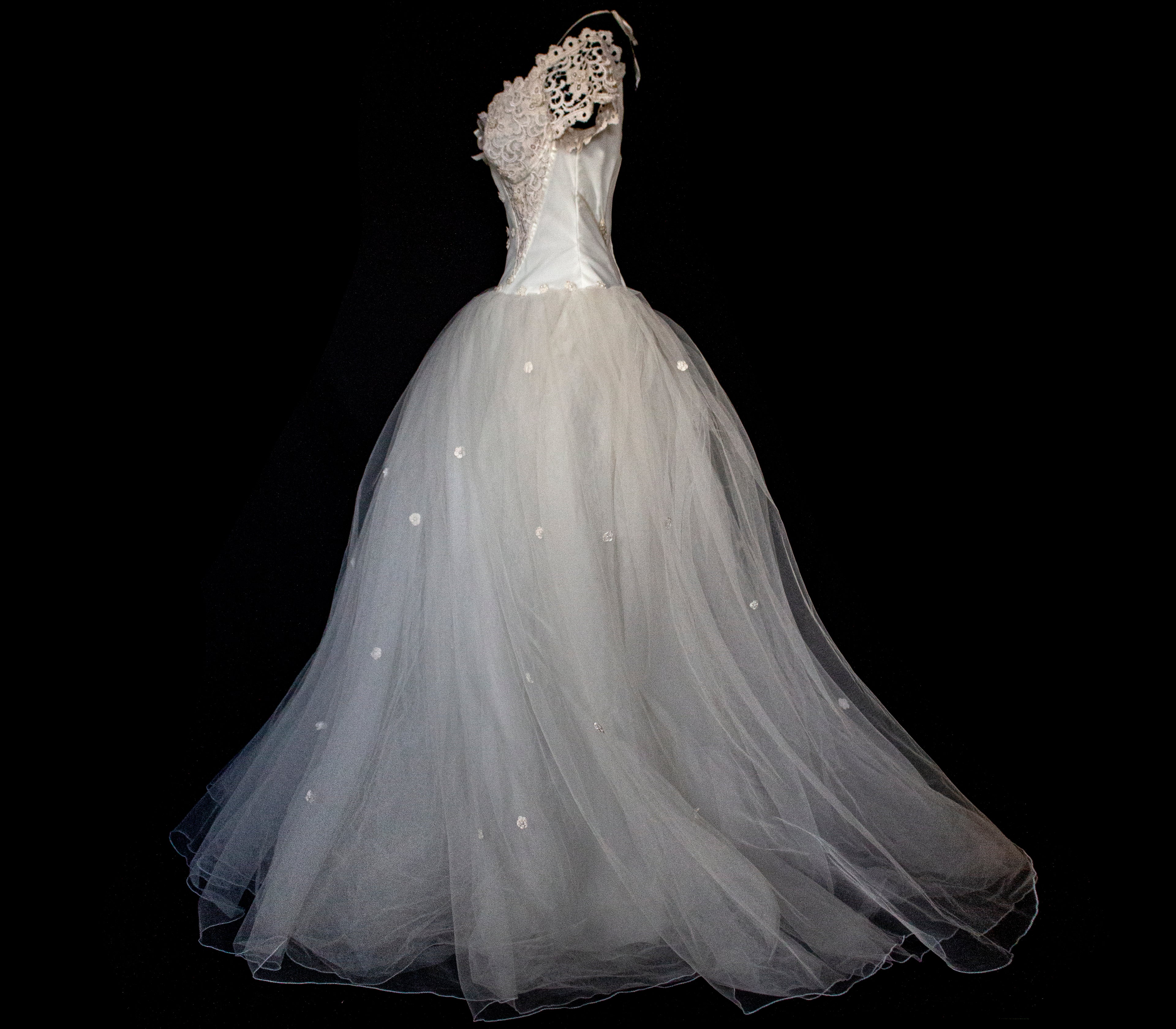250 - MAJESTIC VINTAGE PRINCESS BALL GOWN: VOLUMINOUS TULLE & MACRAMÉ WITH 3D FLORAL EMBROIDERY