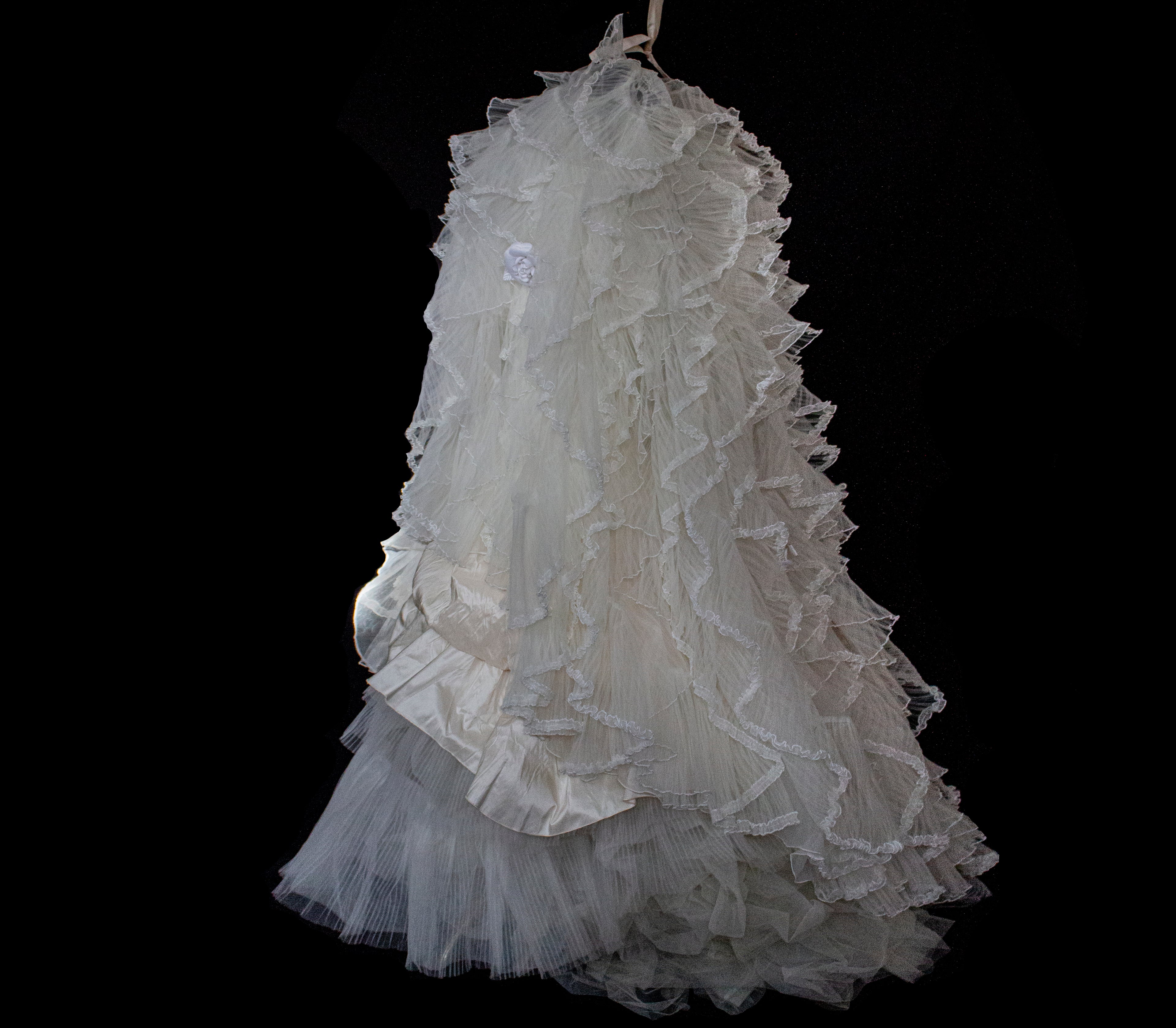 335 - ROMANTIC CREAM SILK TAFFETA VINTAGE WEDDING DRESS: UNIQUE 3-PIECE BALL GOWN WITH RUFFLED CLOUD CAPE - Vague atelier