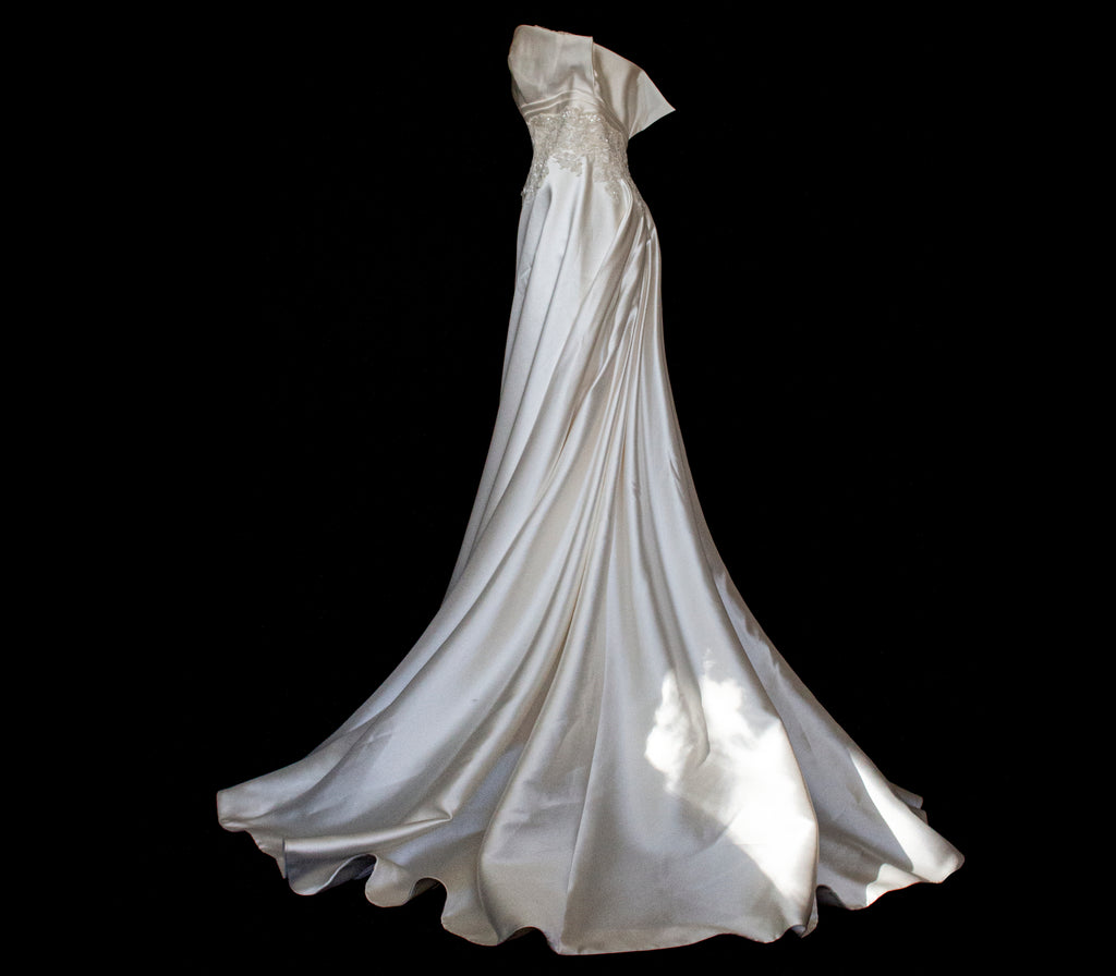 316 - STRAPLESS SILK MIKADO WEDDING DRESS: STRUCTURED A-LINE GOWN WITH HEART NECKLINE & TRAIN - Vague atelier