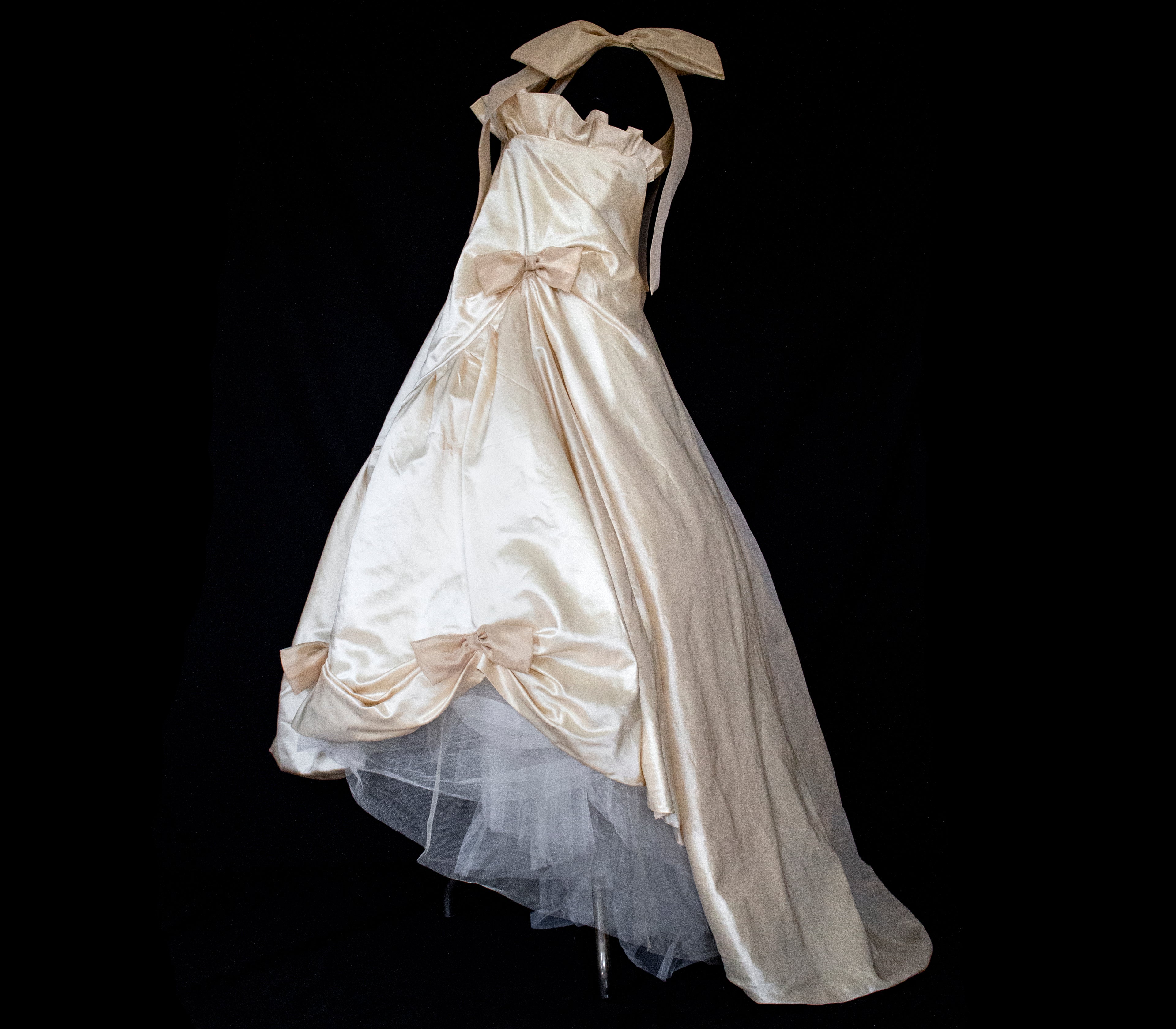 354 - UNIQUE SILK TAFFETA TRAPEZE WEDDING DRESS: CREAM & CARAMEL GOWN WITH MAXI ORGANZA BOWS, OPEN BACK & RUFFLES - Vague atelier