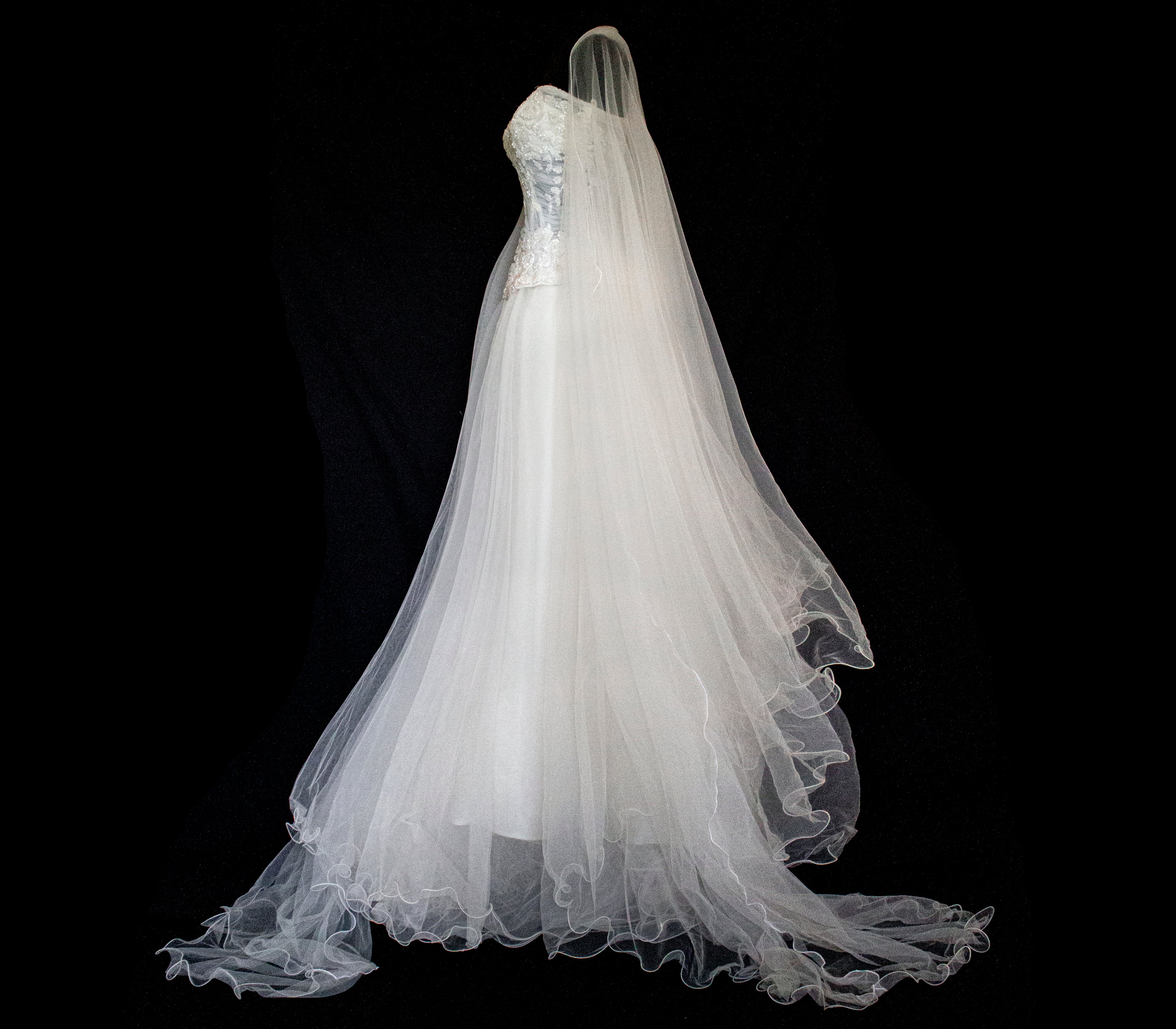 361 - VINTAGE PRINCESS WEDDING DRESS: ECRU SILK TULLE GOWN WITH EMBROIDERED STRAPLESS BODICE