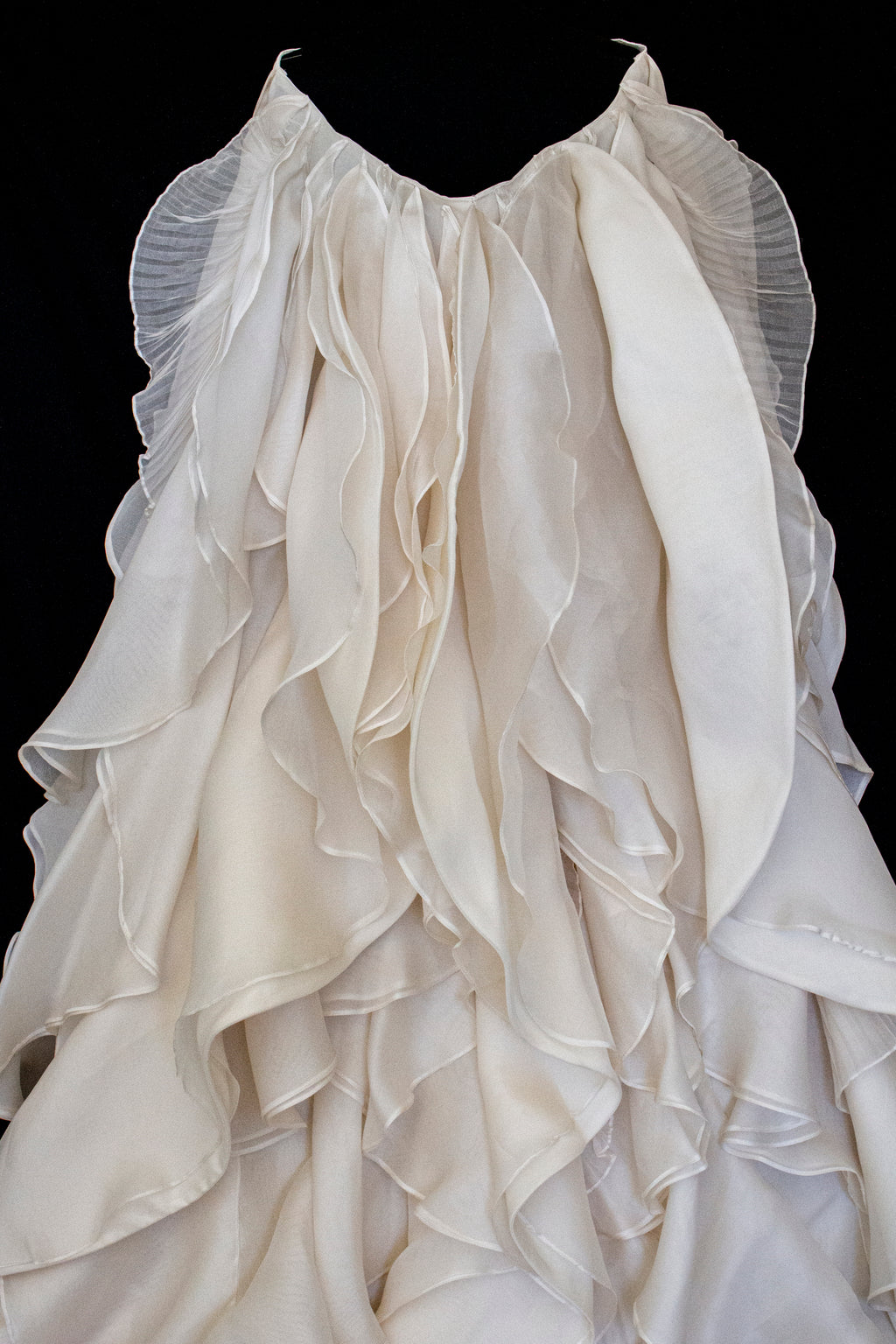 320 - LUXURY PURE SILK VINTAGE BRIDAL GOWN: A-LINE LACE DRESS WITH DETACHABLE RUFFLED CAPE