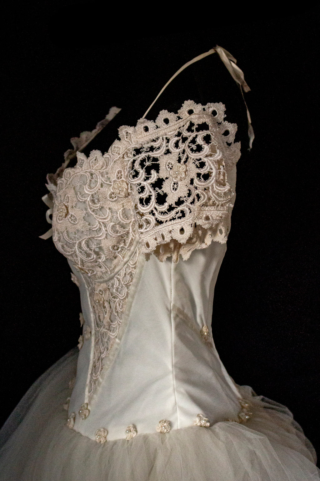 250 - MAJESTIC VINTAGE PRINCESS BALL GOWN: VOLUMINOUS TULLE & MACRAMÉ WITH 3D FLORAL EMBROIDERY