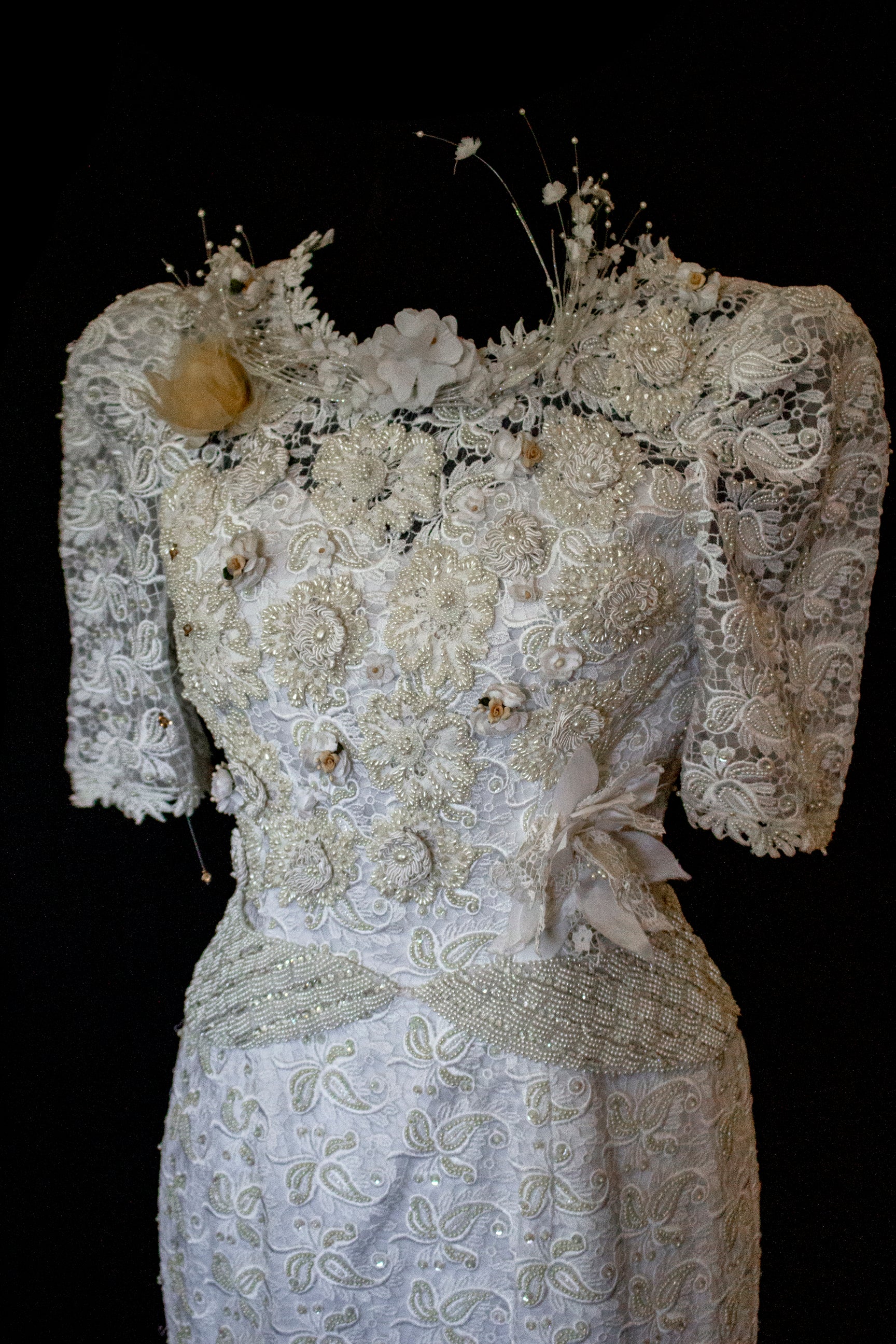359 - VINTAGE 80s BEADED LACE SHEATH DRESS: WHITE & GOLD WEDDING GOWN WITH 3D FLORAL DETAILS