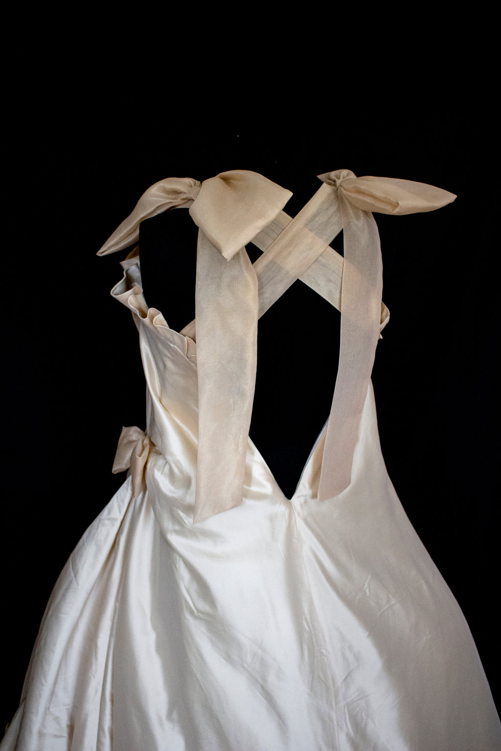 354 - UNIQUE SILK TAFFETA TRAPEZE WEDDING DRESS: CREAM & CARAMEL GOWN WITH MAXI ORGANZA BOWS, OPEN BACK & RUFFLES - Vague atelier