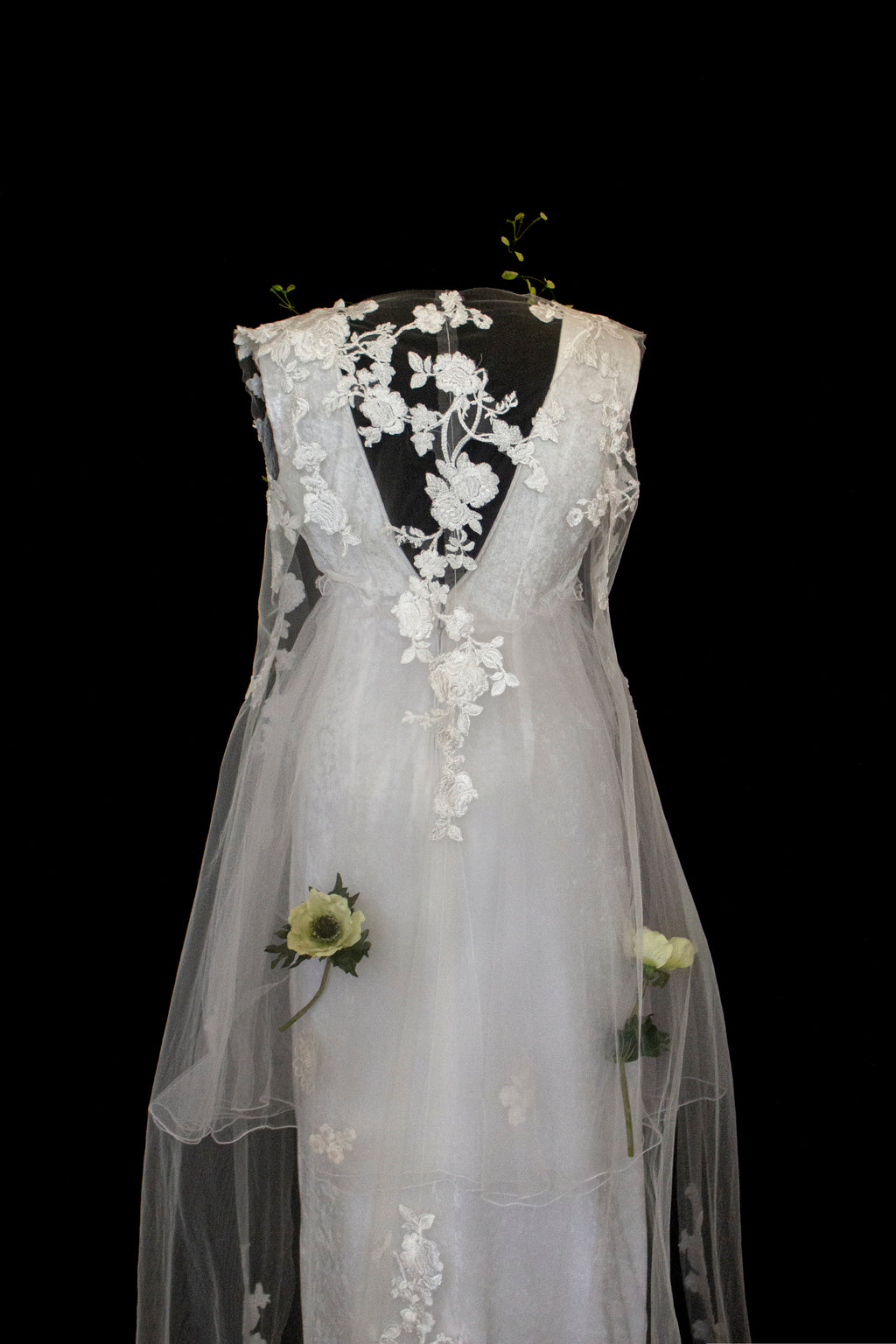 350 - UNIQUE VINTAGE UPCYCLED WEDDING DRESS: PEARL GREY VELVET SHEATH WITH TUTU & MAXI EMBROIDERED BRIDAL CAPE, SPRING BOHO STYLE - Vague atelier