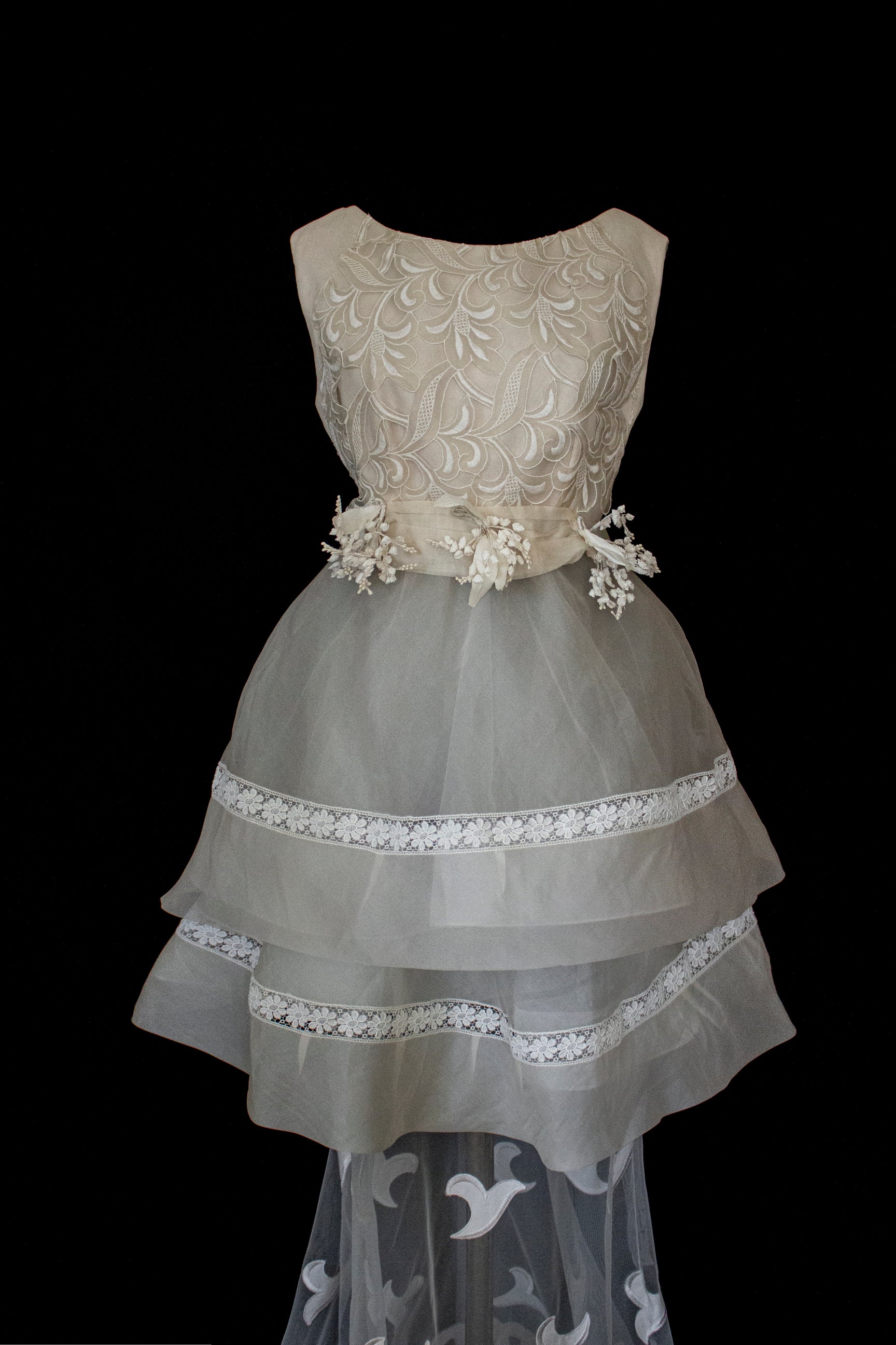 315 - UNIQUE MULTILAYER FLORAL BRIDAL GOWN: 1940S PEPLUM & UPCYCLED MULTI-ERA VINTAGE LACE DRESS - Vague atelier