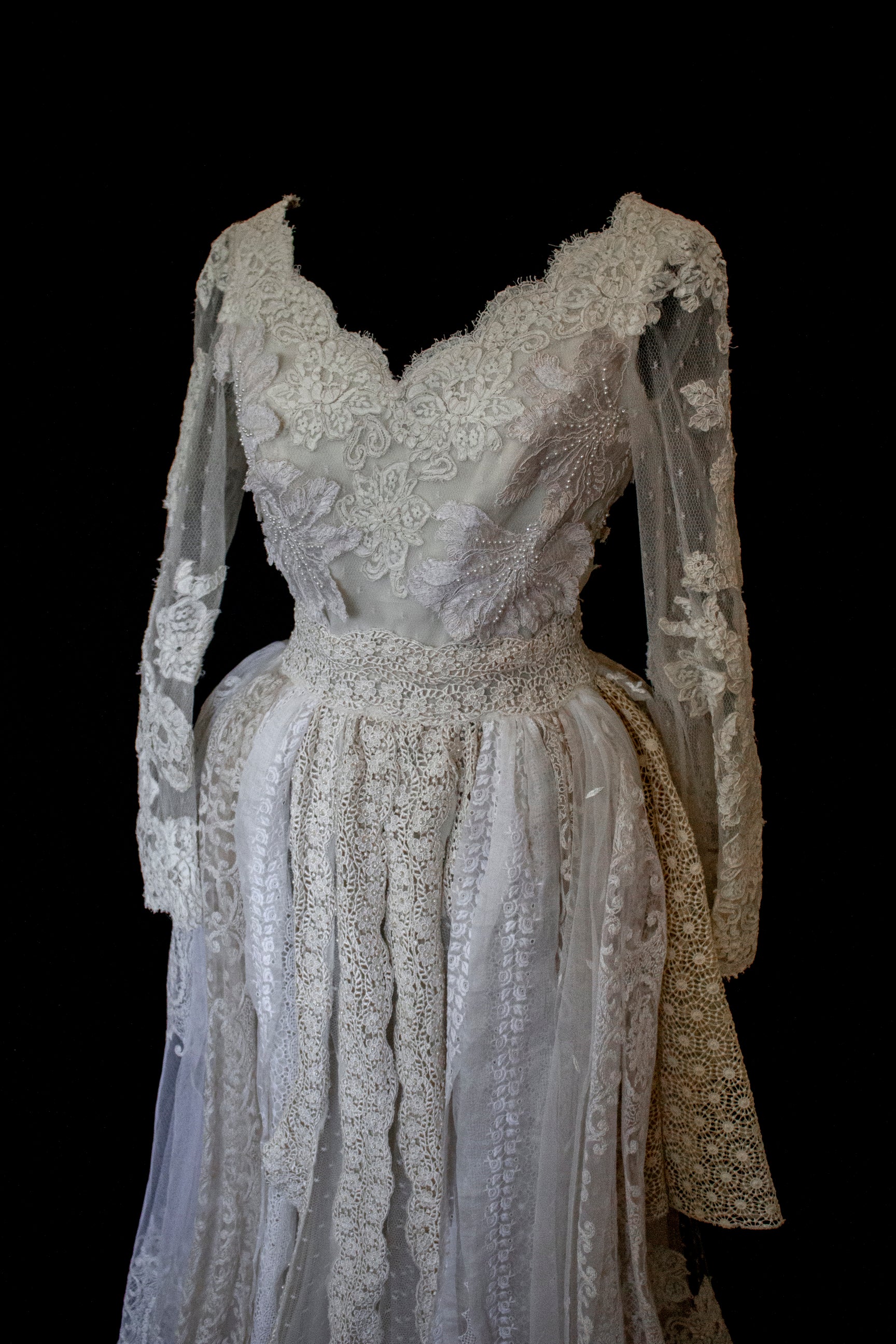 356 - VINTAGE 90s UPCYCLED LACE WEDDING DRESS: IVORY GOWN WITH POLKA DOT TULLE & ANTIQUE MACRAME DETAILS - Vague atelier