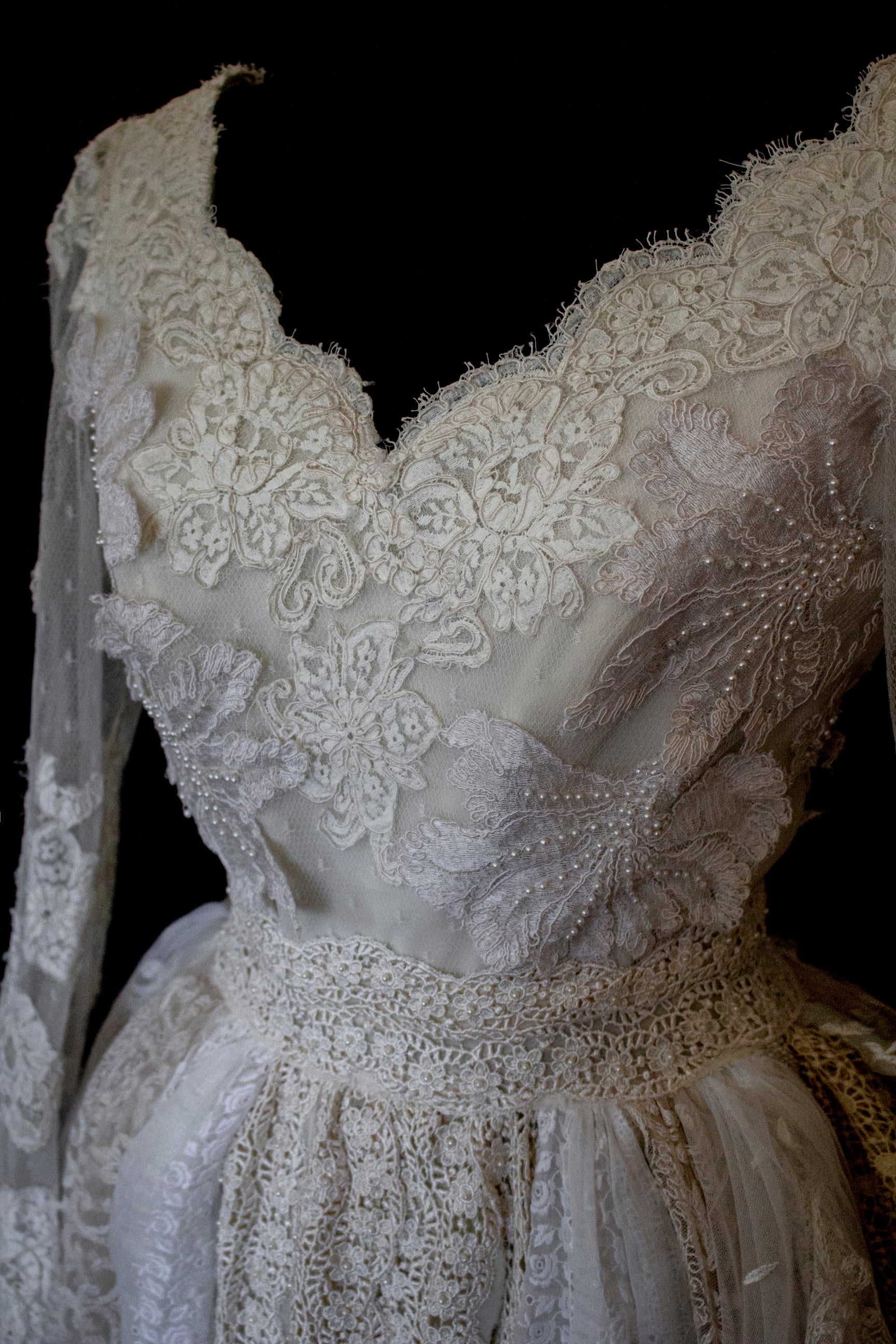 356 - VINTAGE 90s UPCYCLED LACE WEDDING DRESS: IVORY GOWN WITH POLKA DOT TULLE & ANTIQUE MACRAME DETAILS - Vague atelier