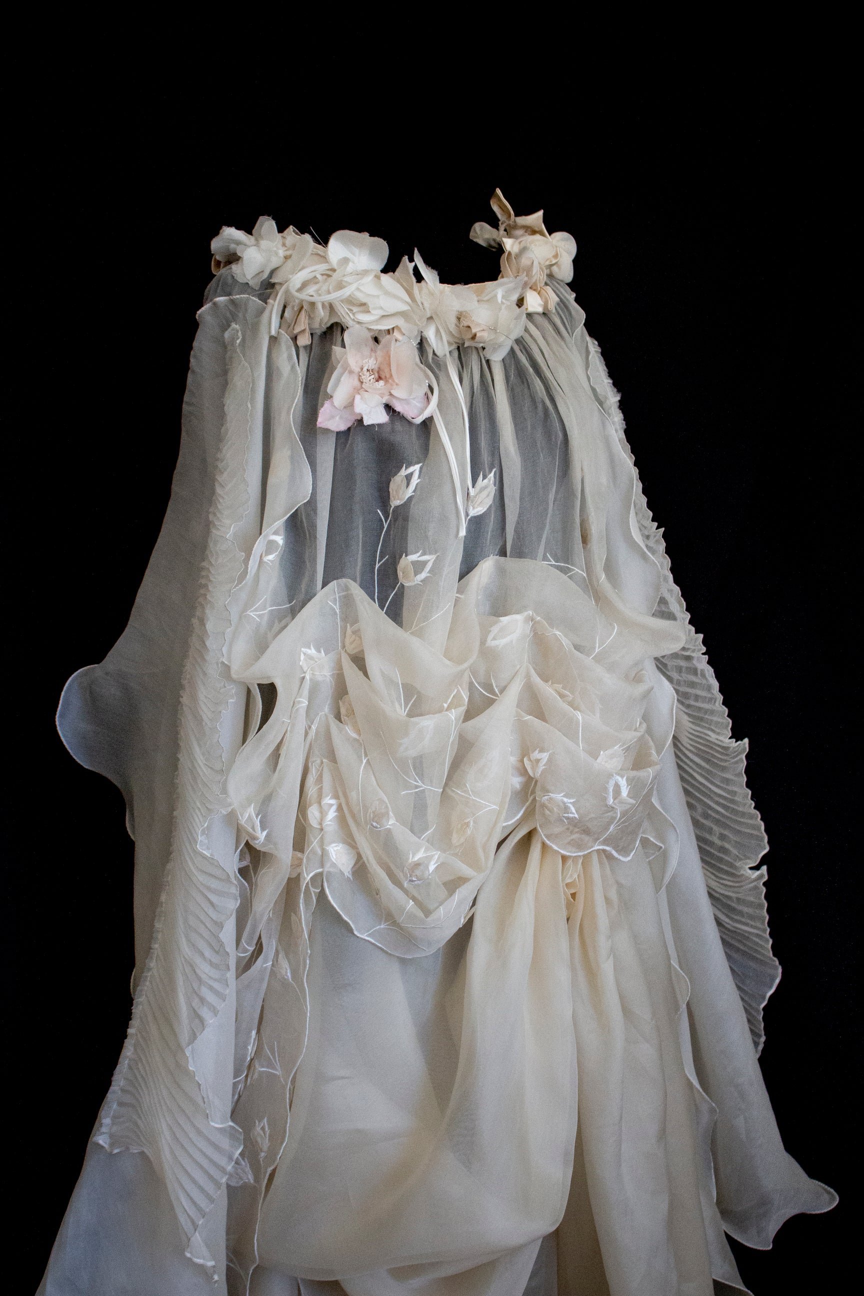 323 - BUCOLIC SILK ORGANDIE WEDDING SET: VINTAGE BUTTERFLY CAPE & DRAPED SKIRT - Vague atelier