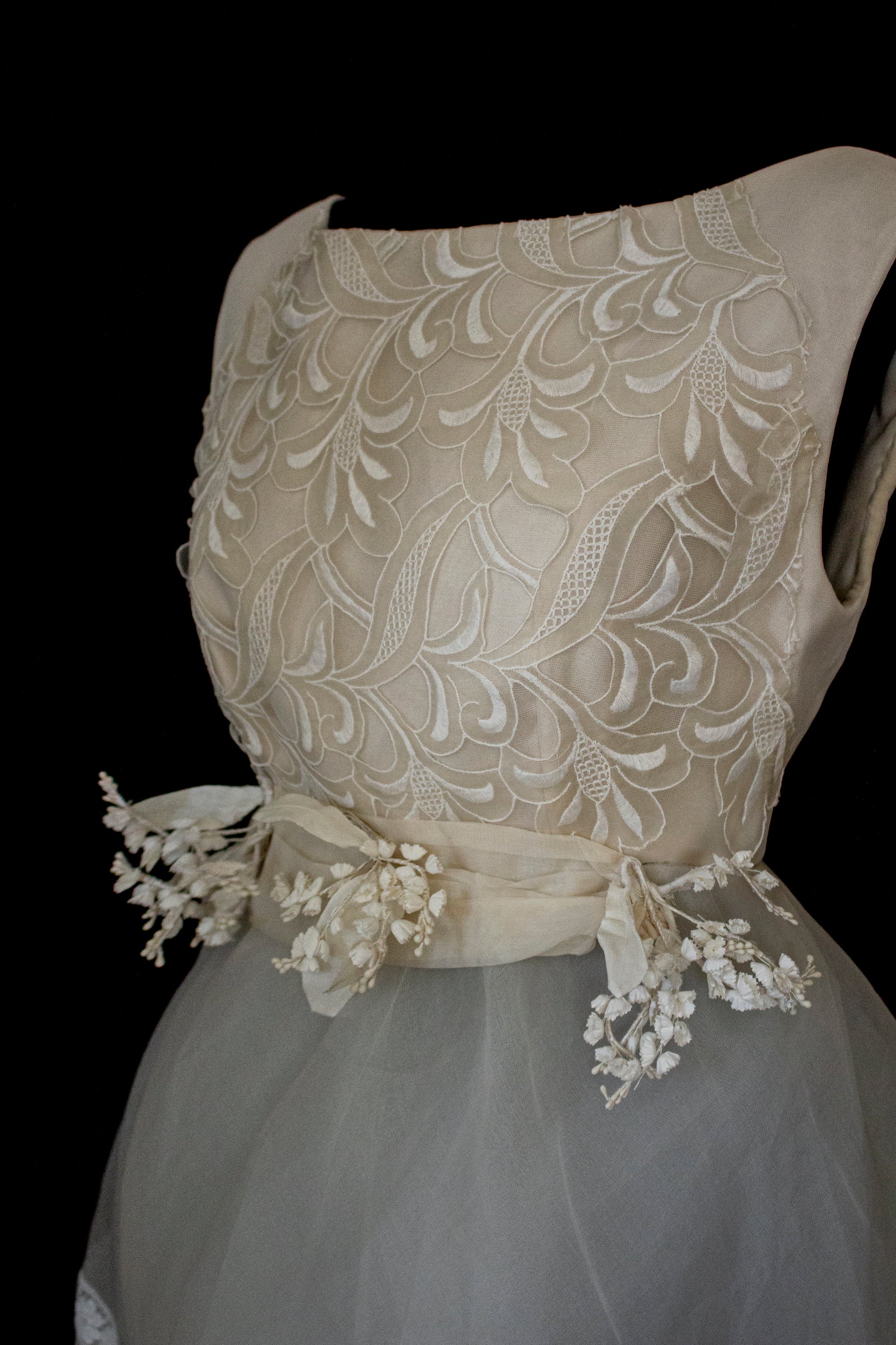 315 - UNIQUE MULTILAYER FLORAL BRIDAL GOWN: 1940S PEPLUM & UPCYCLED MULTI-ERA VINTAGE LACE DRESS - Vague atelier