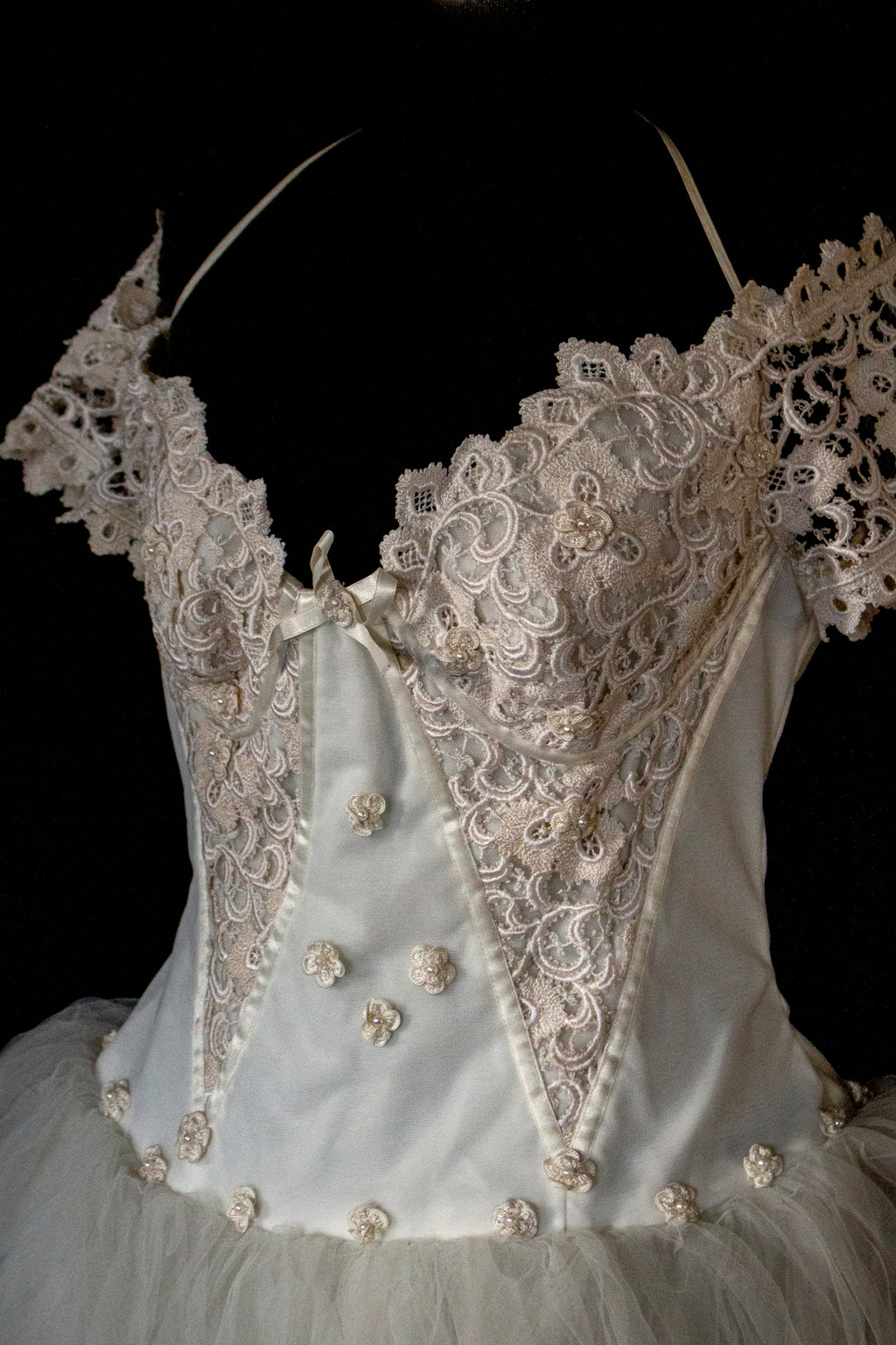 250 - MAJESTIC VINTAGE PRINCESS BALL GOWN: VOLUMINOUS TULLE & MACRAMÉ WITH 3D FLORAL EMBROIDERY