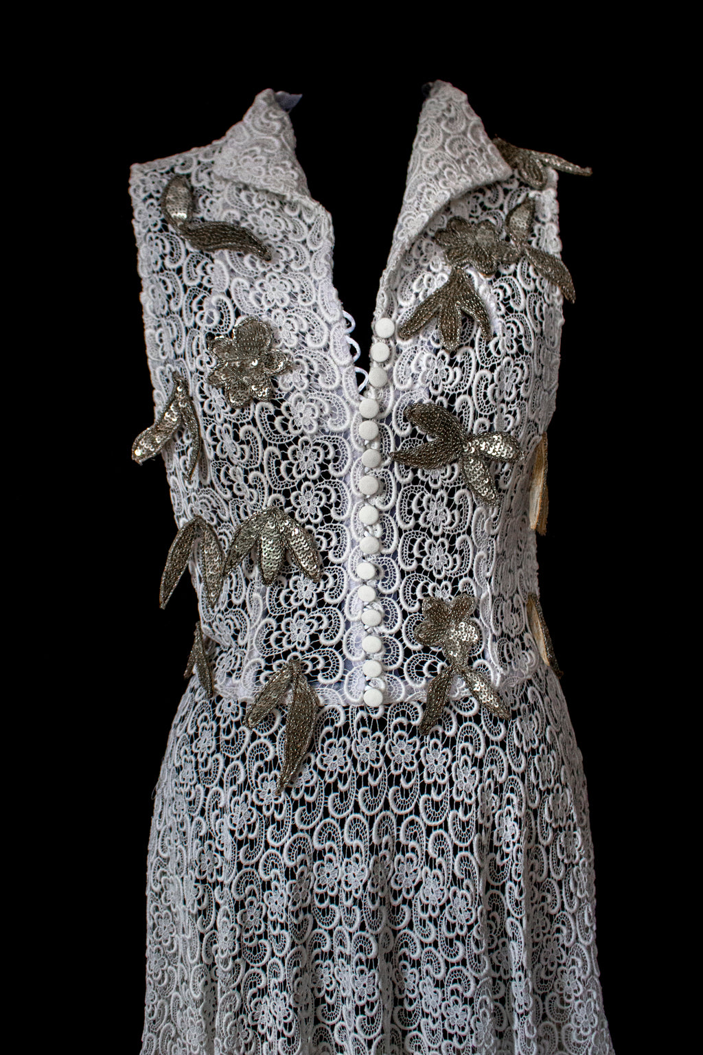265 - RARE BOHO VINTAGE MACRAMÉ LACE SHIRT-DRESS: SOPHISTICATED CHEMISIER BRIDAL GOWN WITH SILVER SEQUINS - Vague atelier