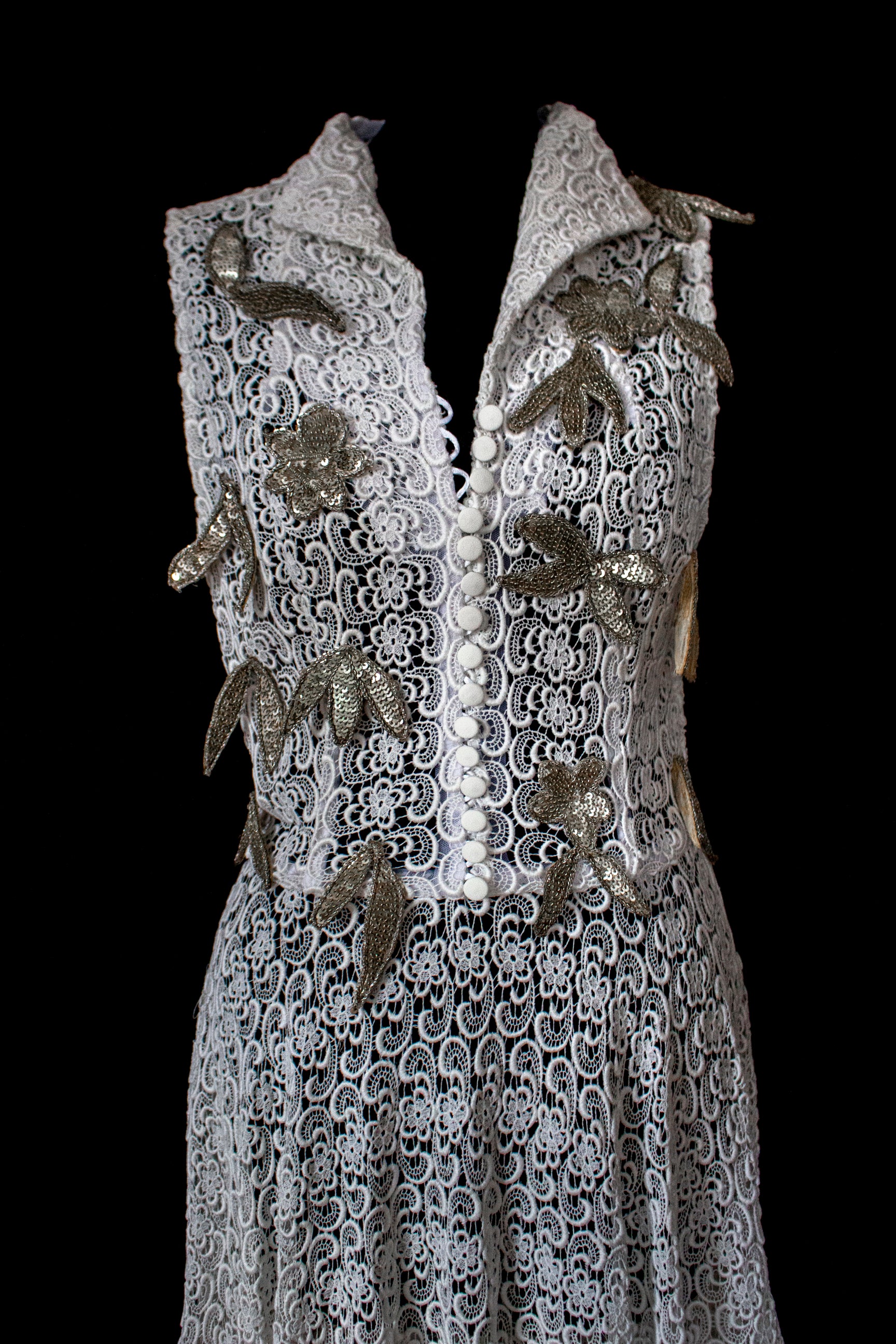 265 - RARE BOHO VINTAGE MACRAMÉ LACE SHIRT-DRESS: SOPHISTICATED CHEMISIER BRIDAL GOWN WITH SILVER SEQUINS - Vague atelier