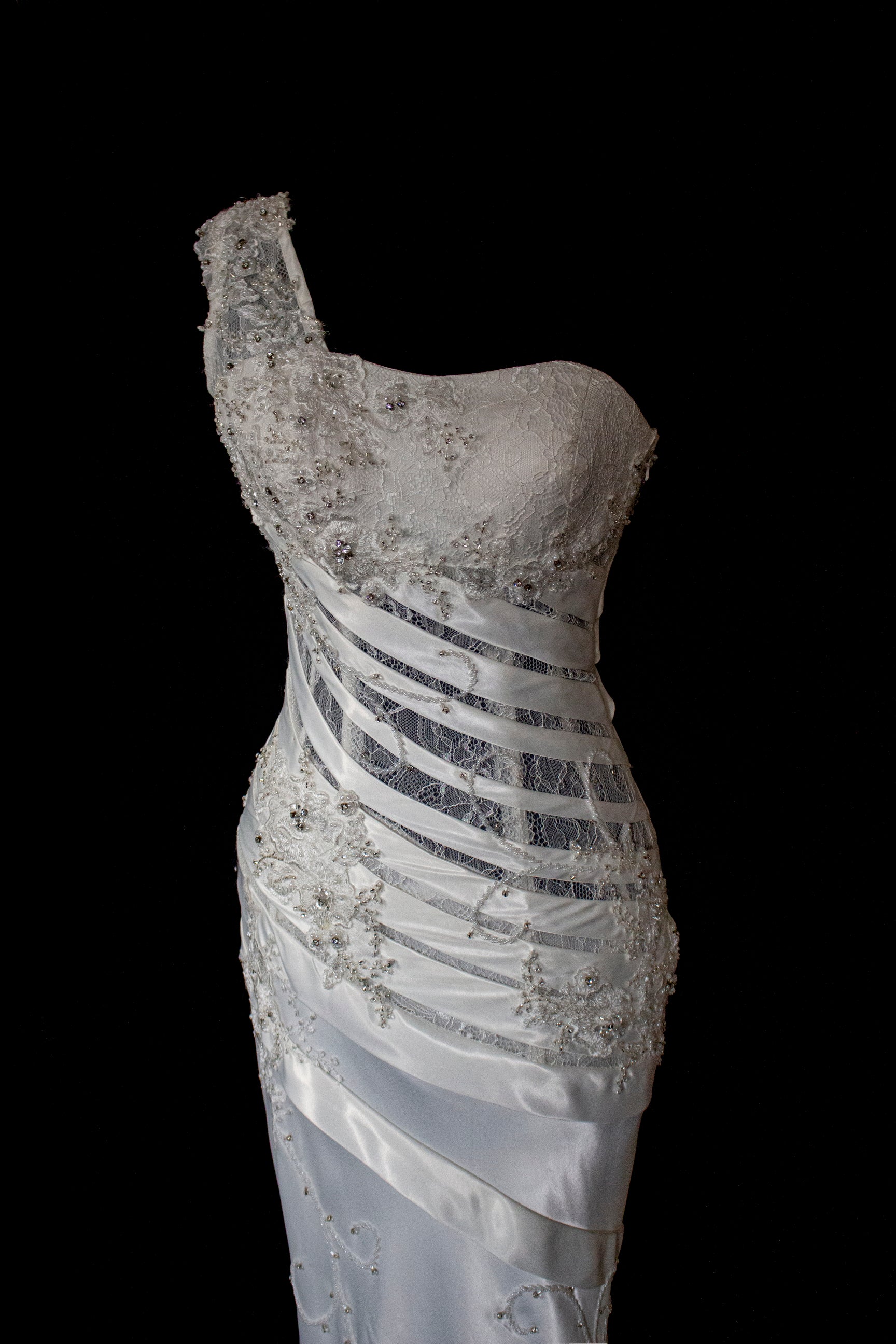 328 - SENSUAL Y2K VINTAGE BRIDAL MERMAID: SHEER ONE-SHOULDER STRETCH SATIN WITH EMBROIDERY - Vague atelier