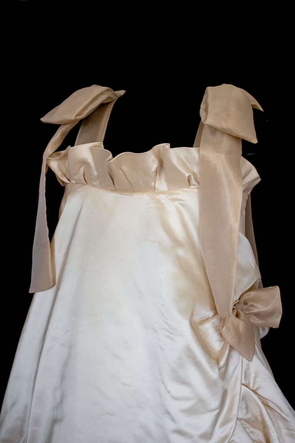 354 - UNIQUE SILK TAFFETA TRAPEZE WEDDING DRESS: CREAM & CARAMEL GOWN WITH MAXI ORGANZA BOWS, OPEN BACK & RUFFLES - Vague atelier