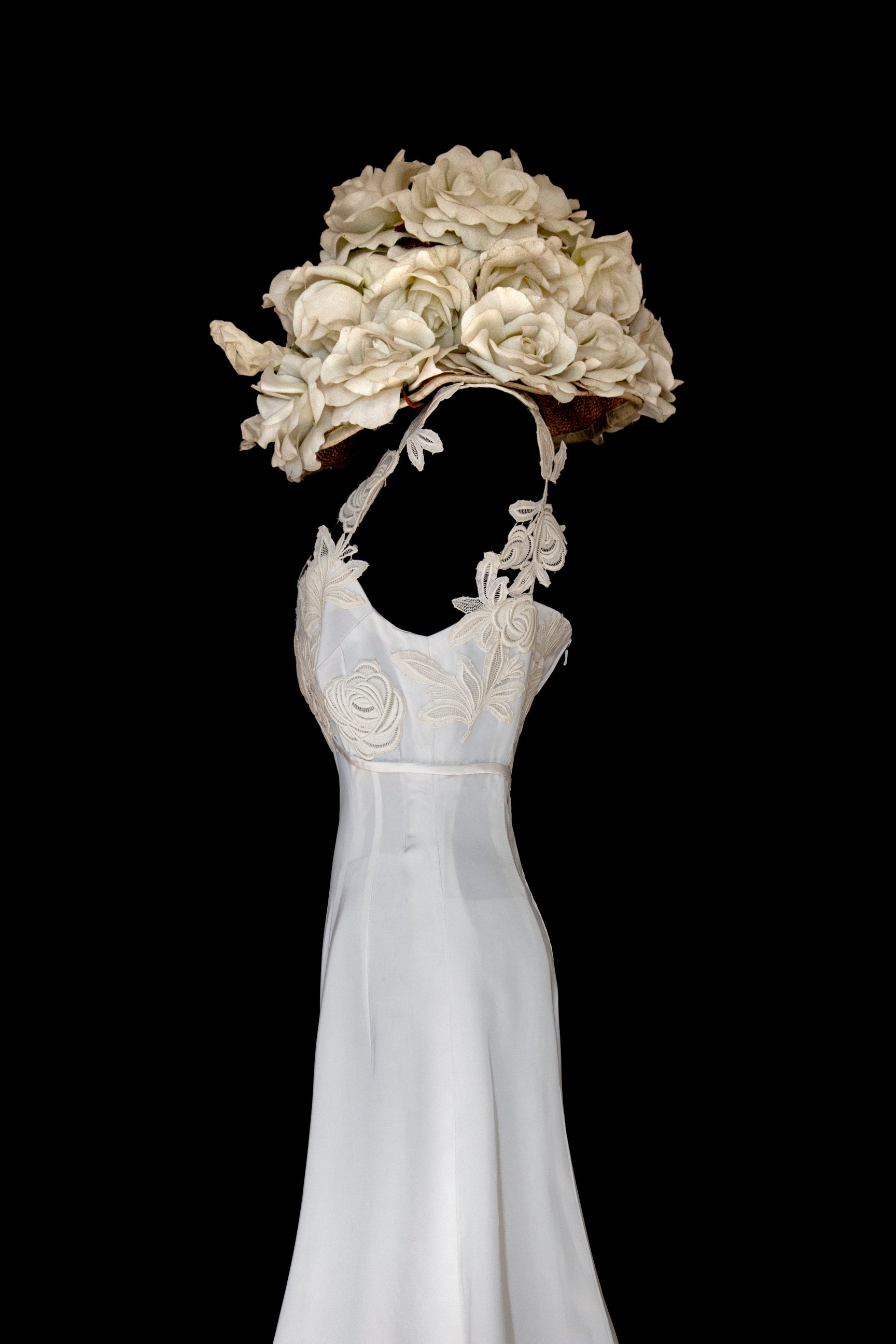 252 - ICONIC 1960S EMPIRE BRIDAL SET: ICE SATIN GOWN & STRAW BUCKET HAT WITH MAXI ROSES