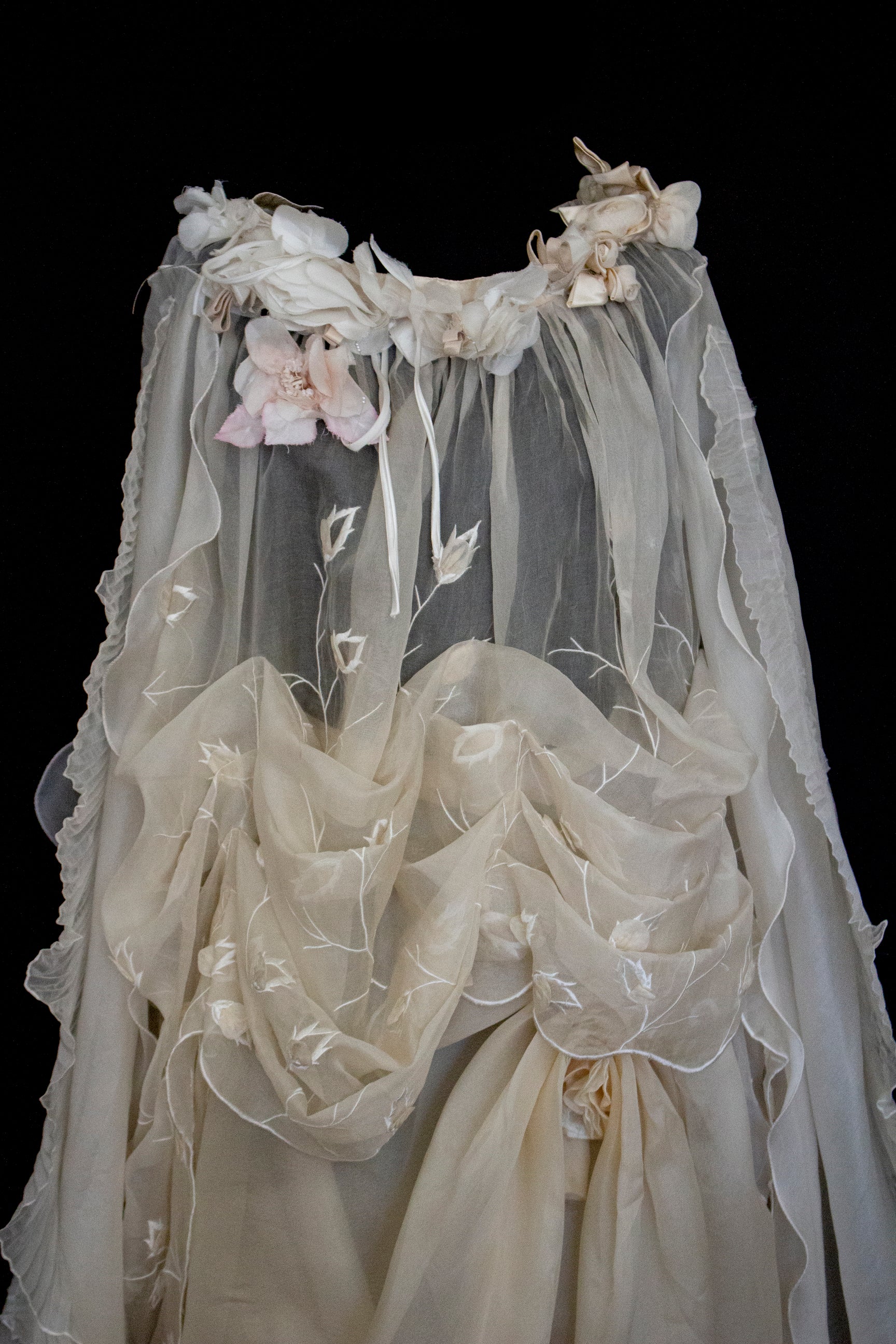 323 - BUCOLIC SILK ORGANDIE WEDDING SET: VINTAGE BUTTERFLY CAPE & DRAPED SKIRT - Vague atelier