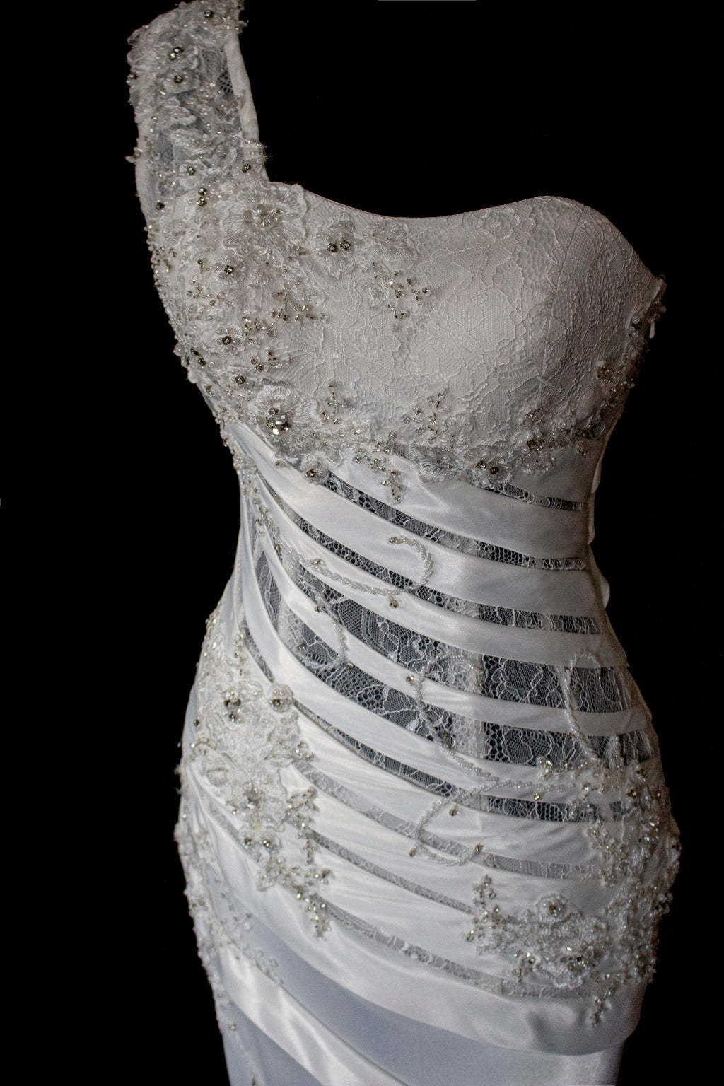 328 - SENSUAL Y2K VINTAGE BRIDAL MERMAID: SHEER ONE-SHOULDER STRETCH SATIN WITH EMBROIDERY - Vague atelier